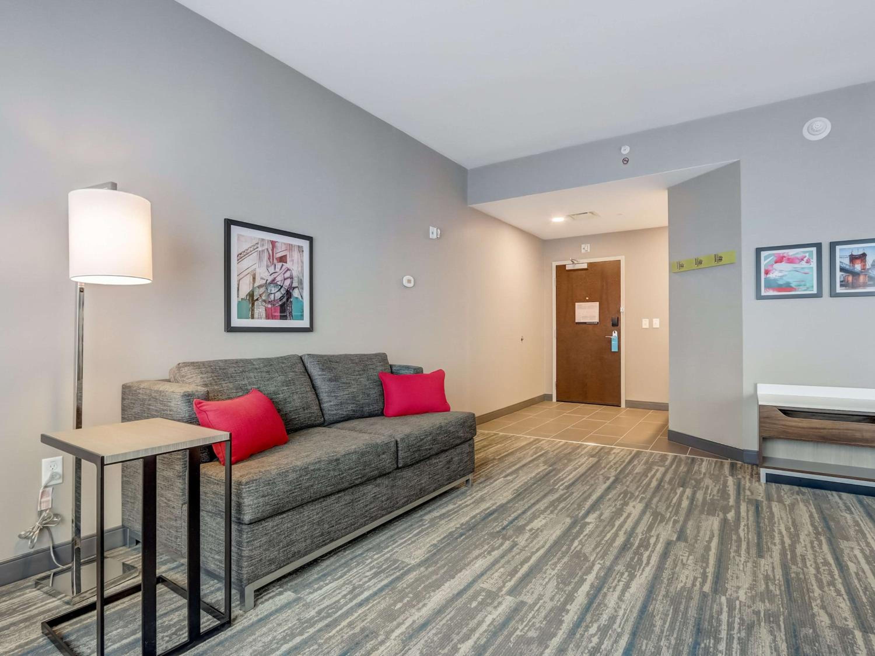 King Studio Suite with Wet Bar - Photo 22