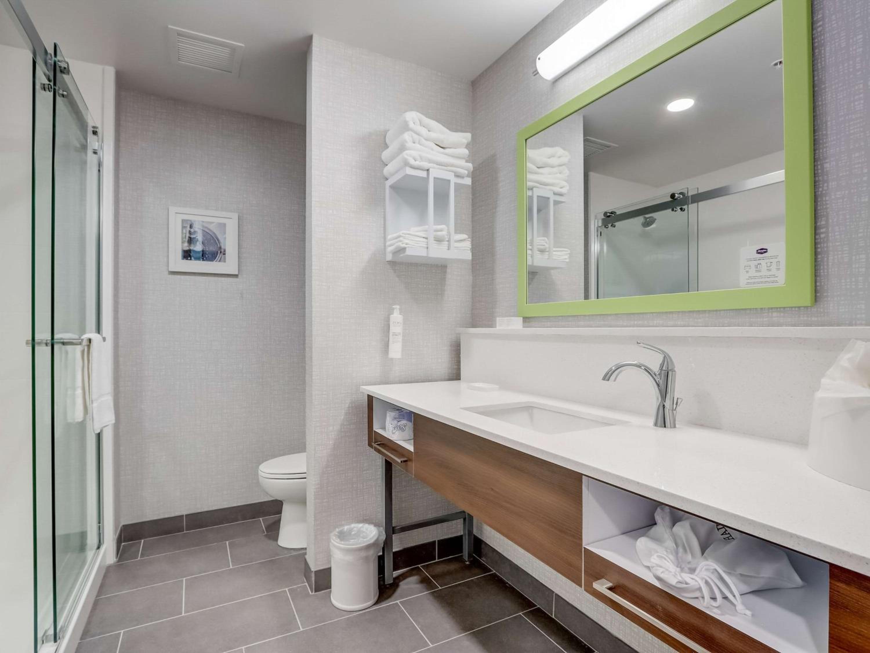King Studio Suite with Wet Bar - Photo 7