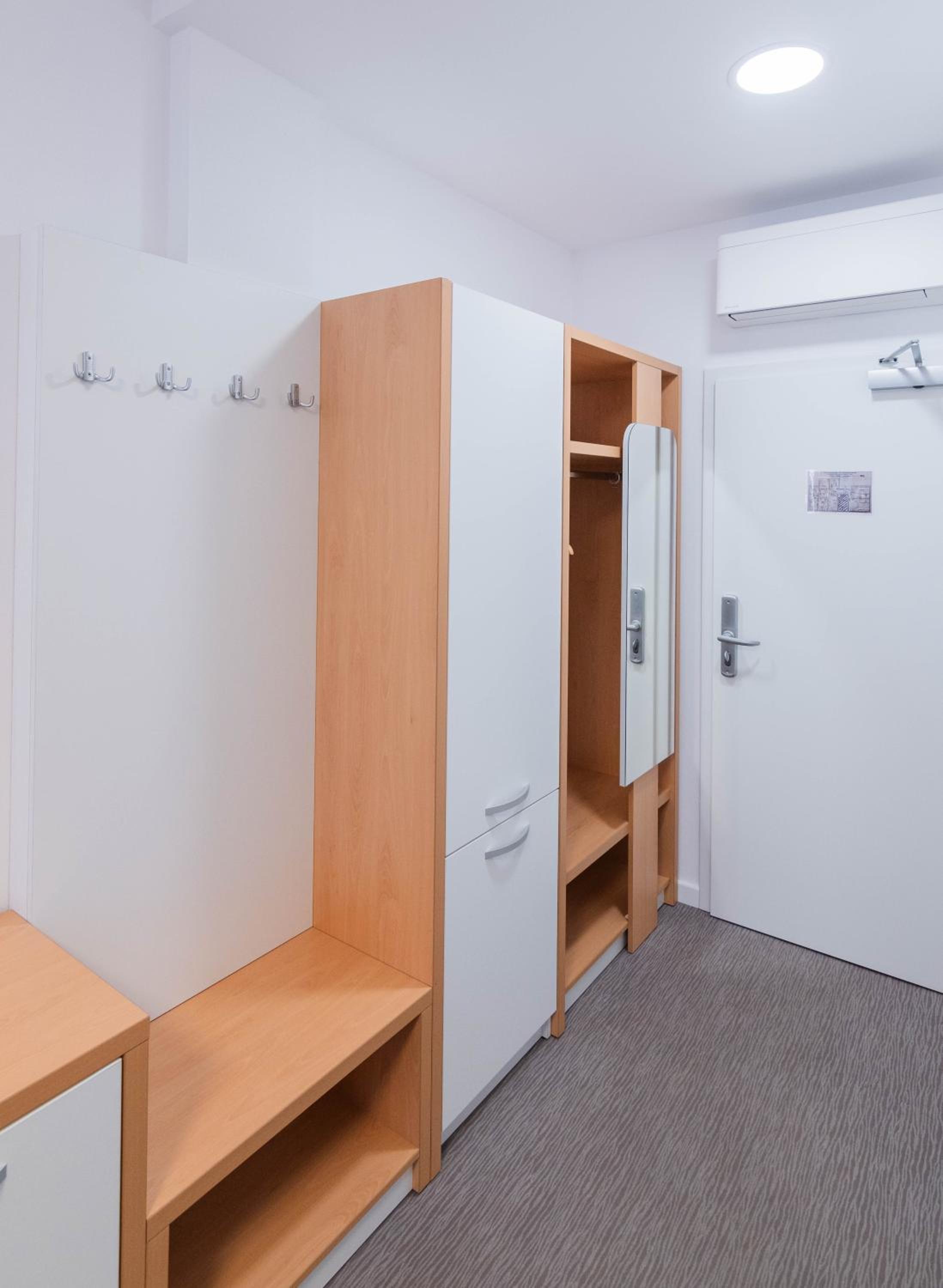 Standard Double Room - Photo 12