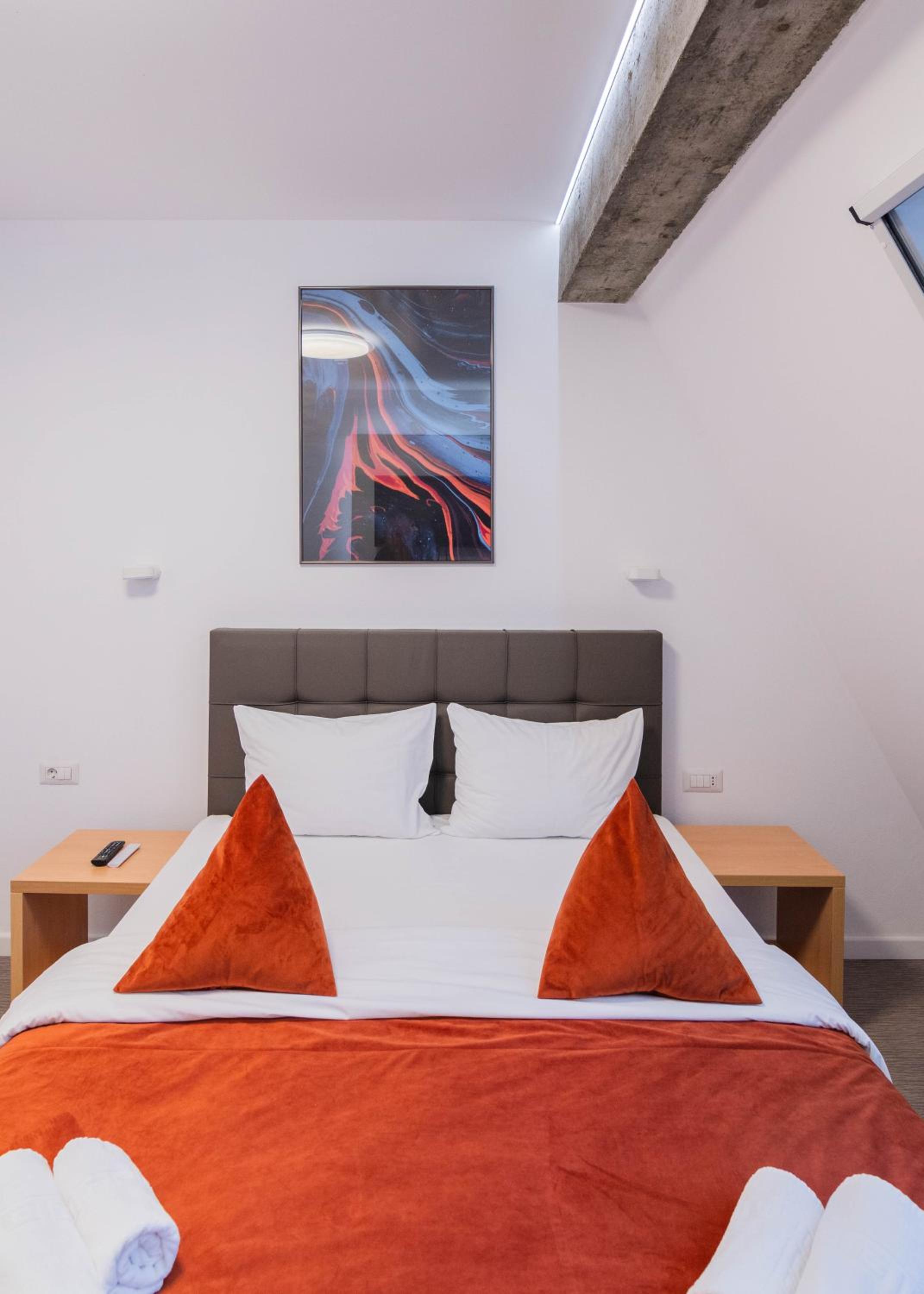 Standard Double Room - Photo 9