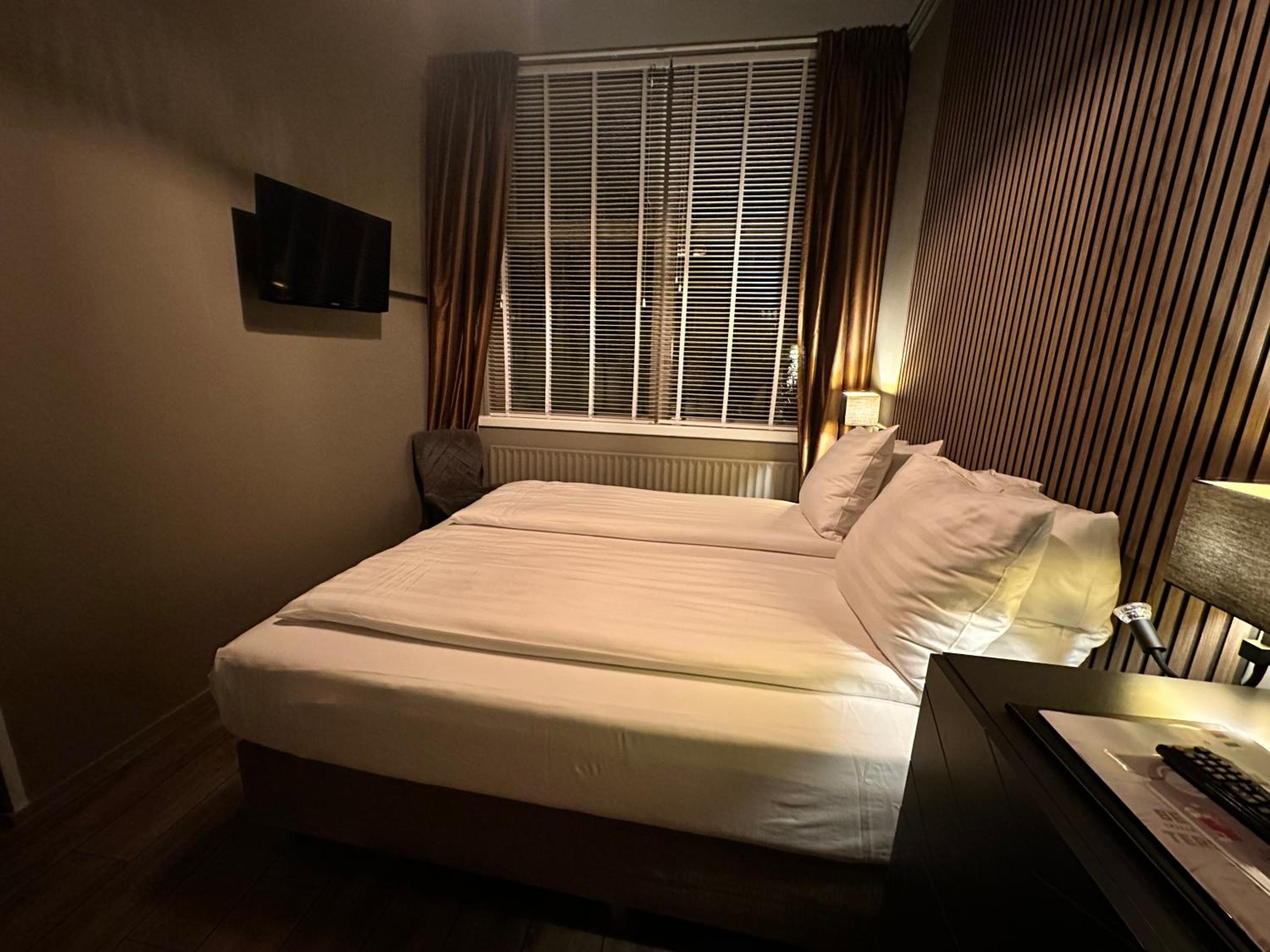 Small Double or Twin Room photo 2