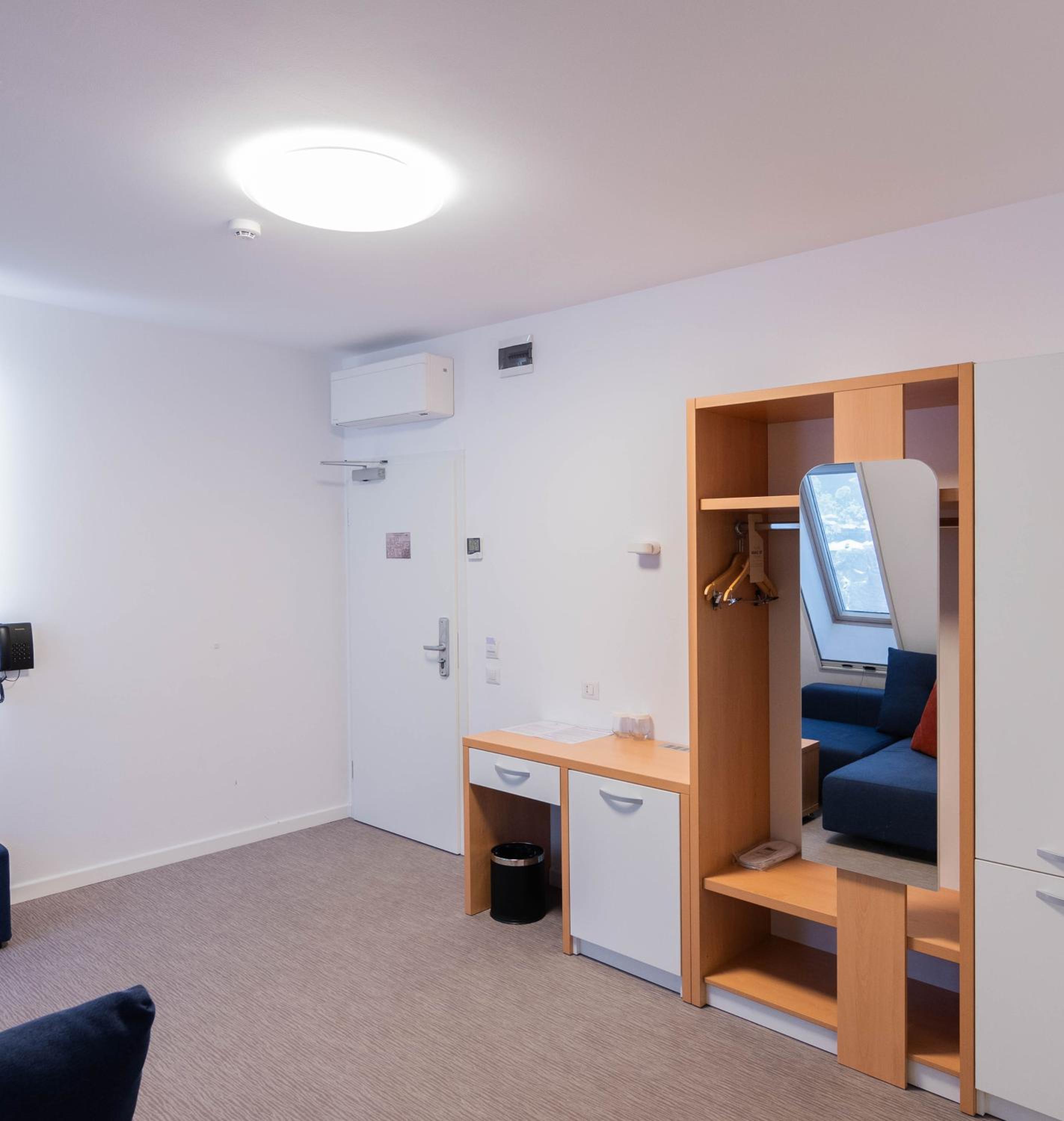 Deluxe Double Room - Photo 8