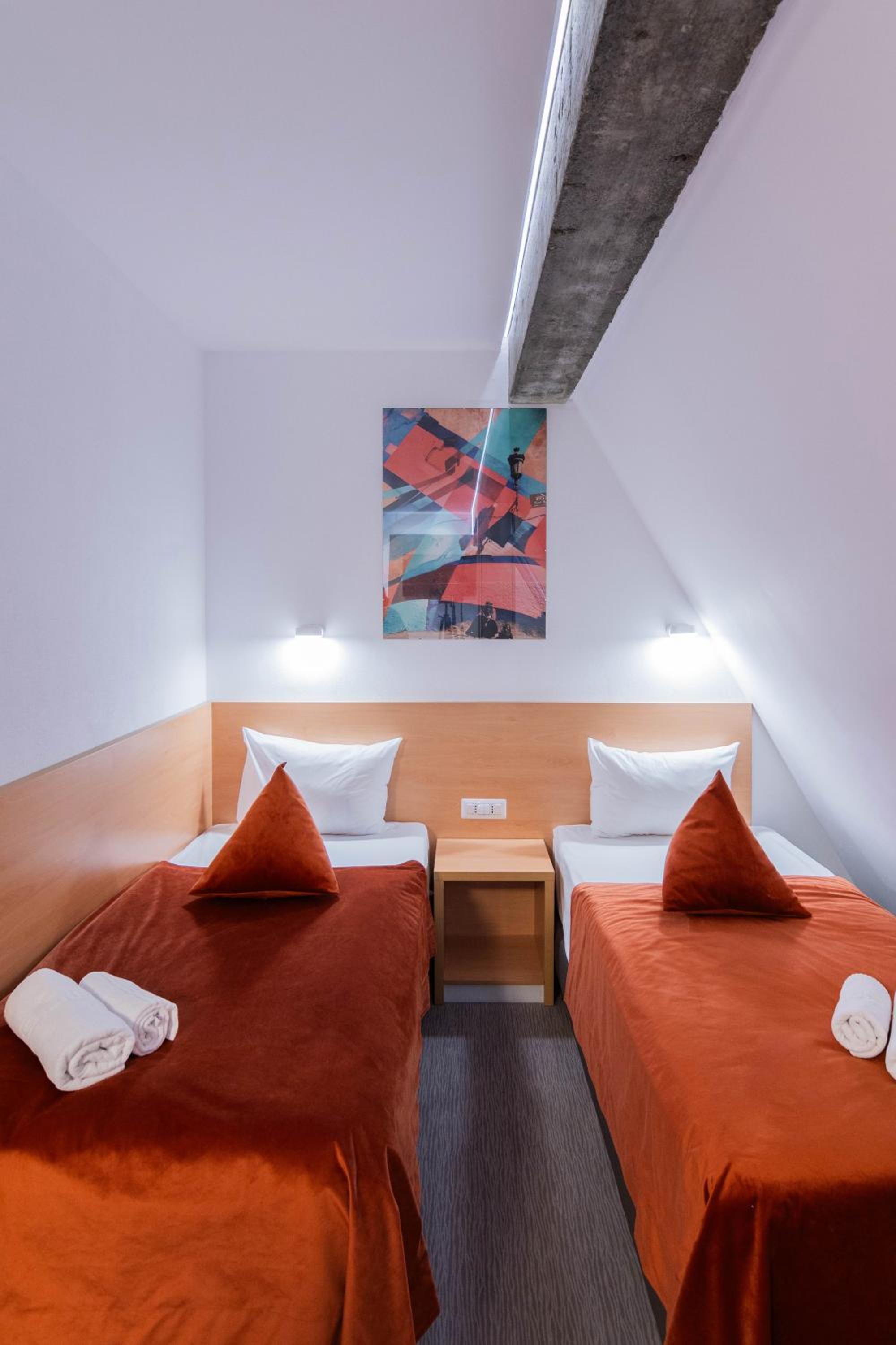 Deluxe Double Room - Photo 12