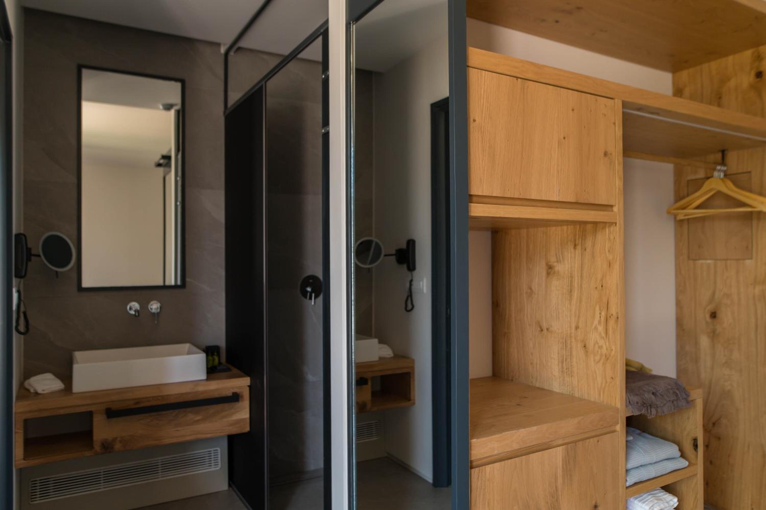 Standard Suite - Photo 5