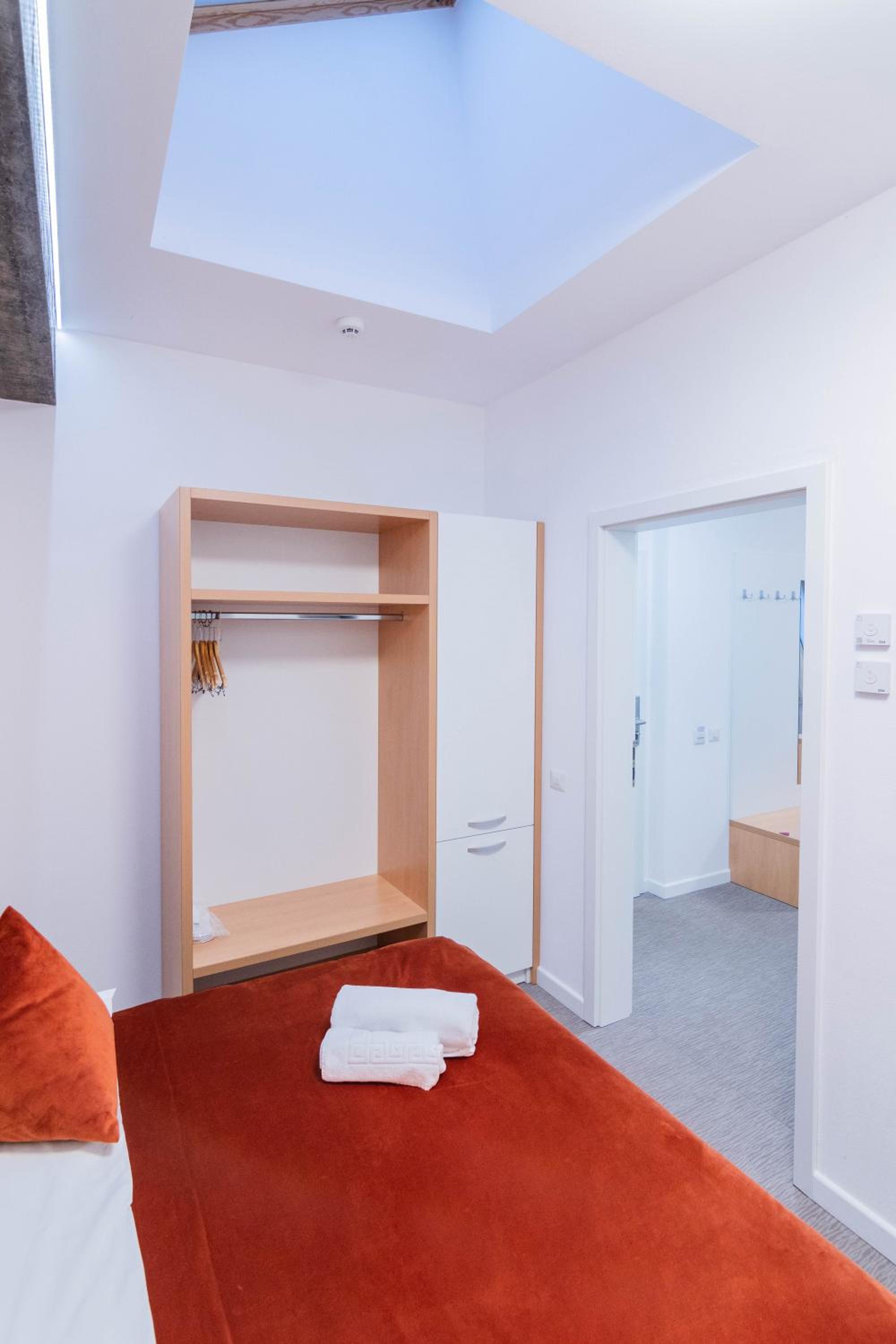 Apartment with Mountain View - Photo 8