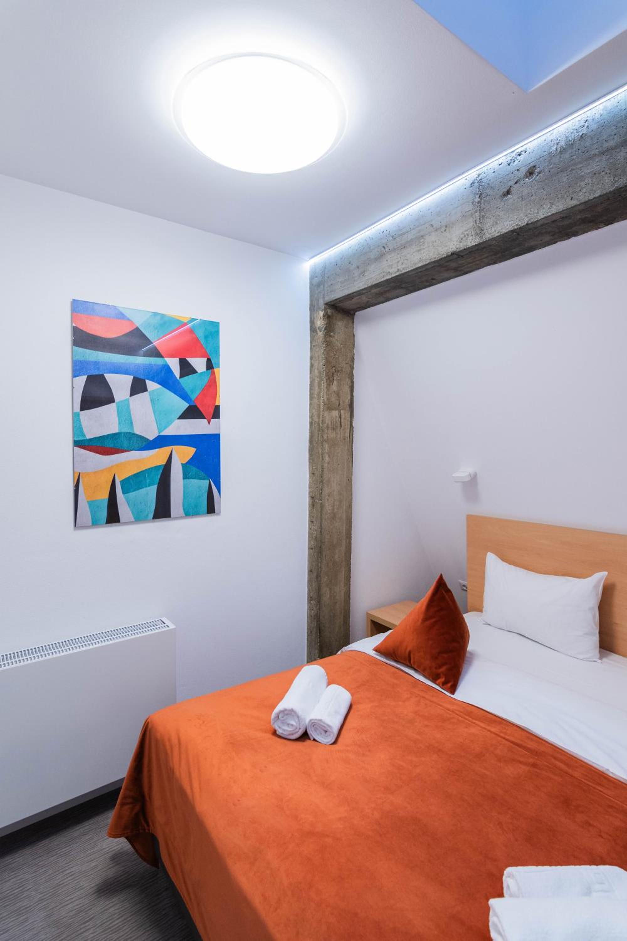Apartment with Mountain View - Photo 10