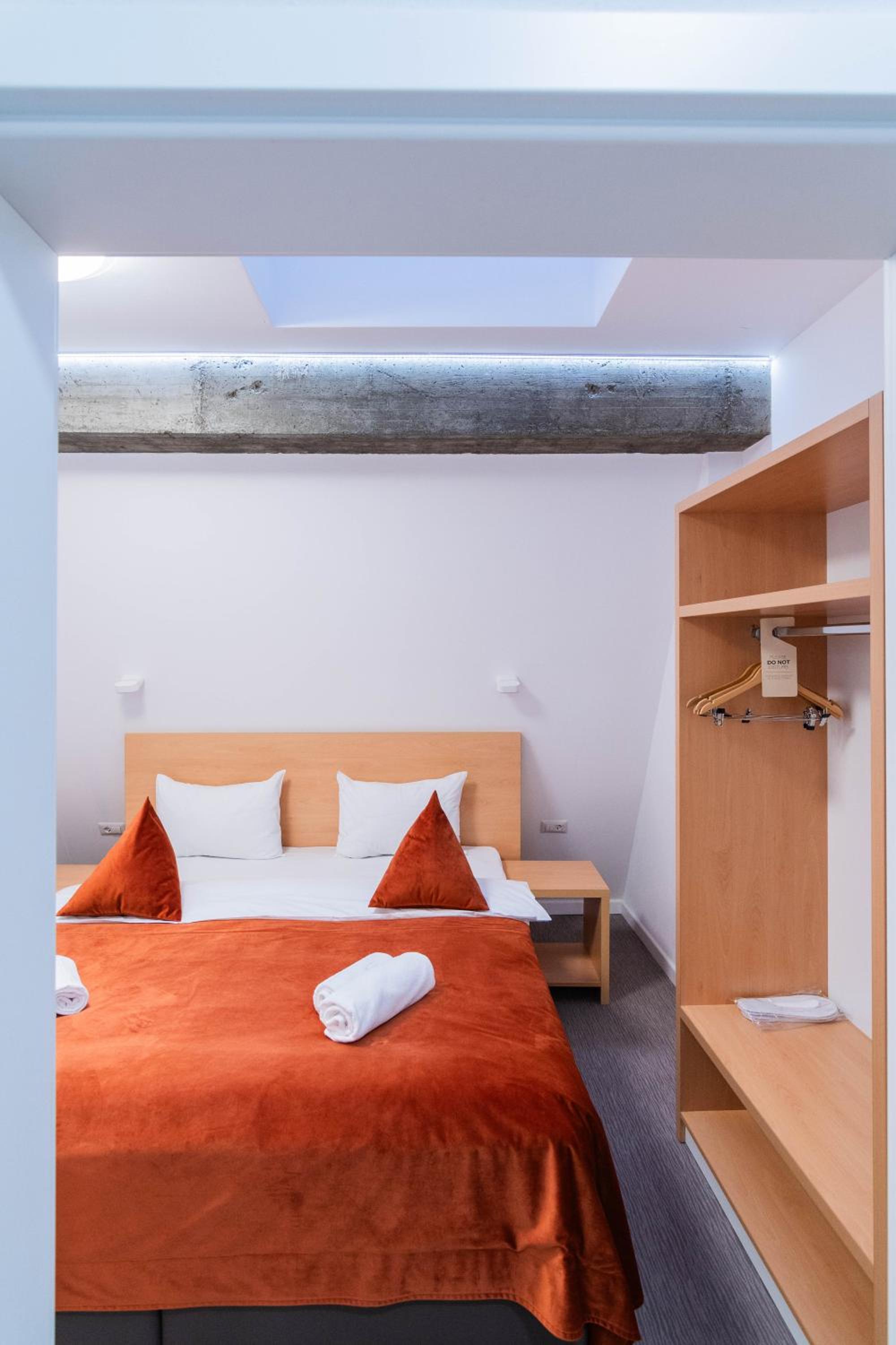 Apartment with Mountain View - Photo 1
