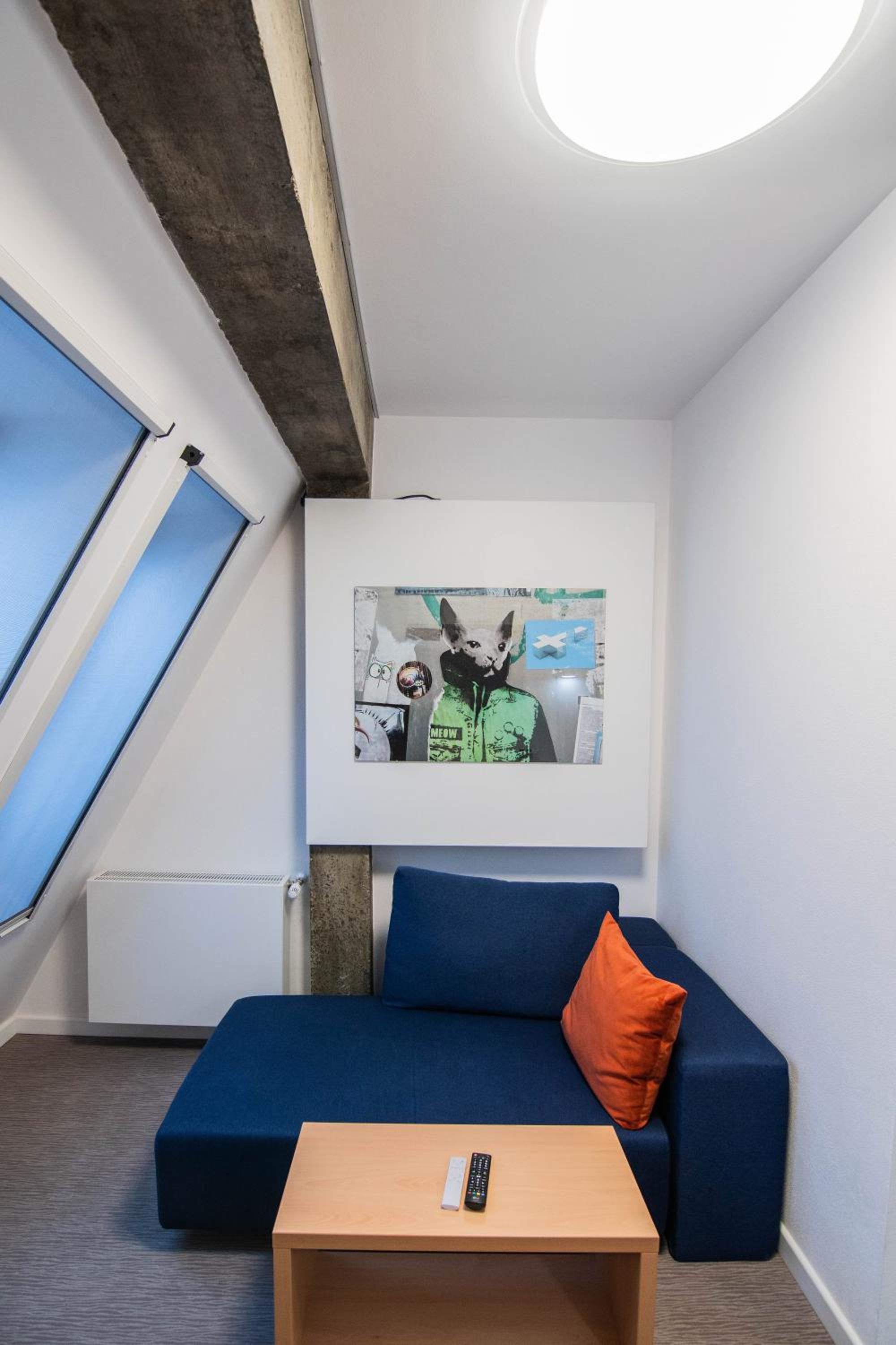 Apartment with Mountain View - Photo 3