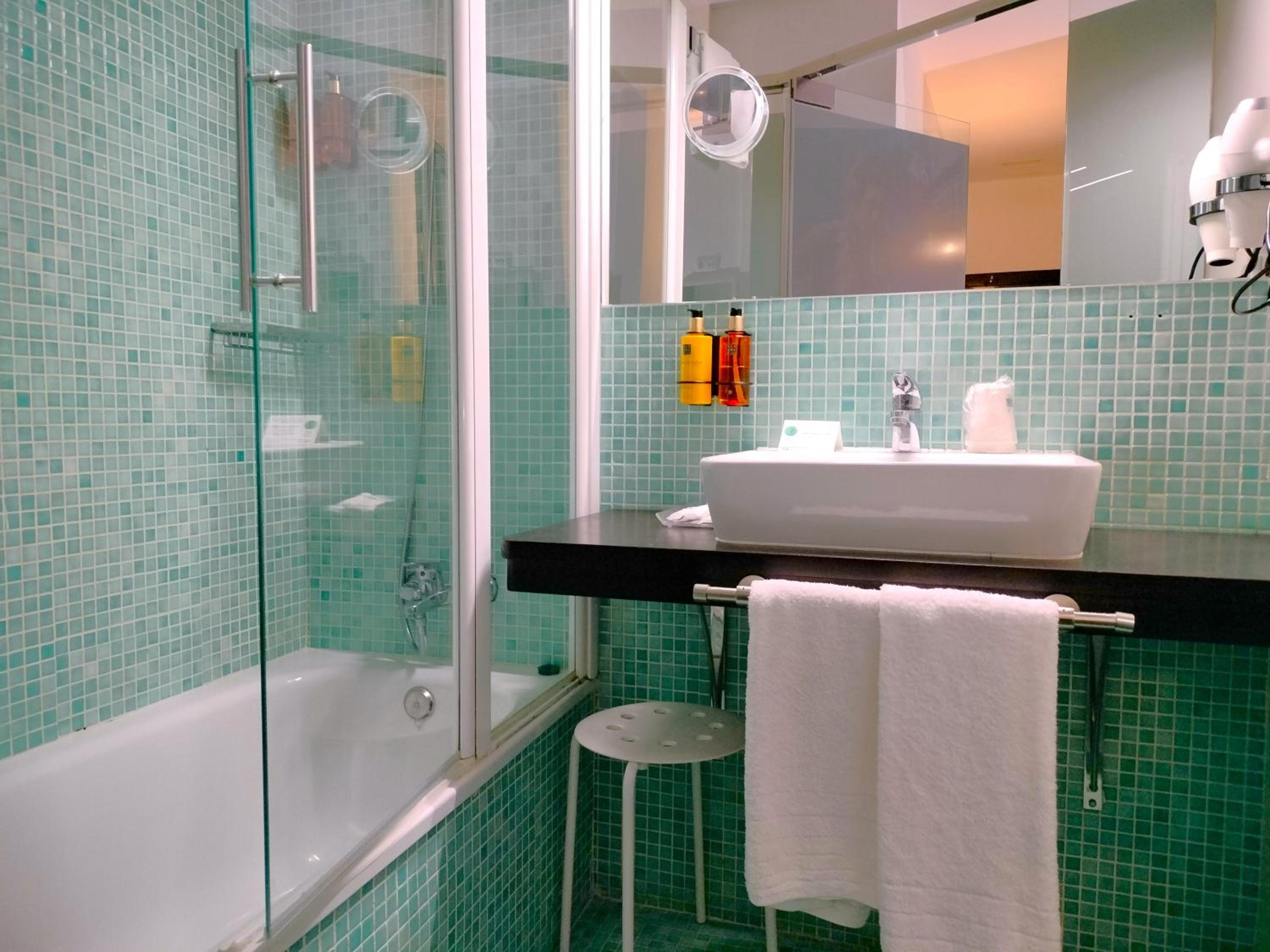 Triple Room with Balcony - Photo 8