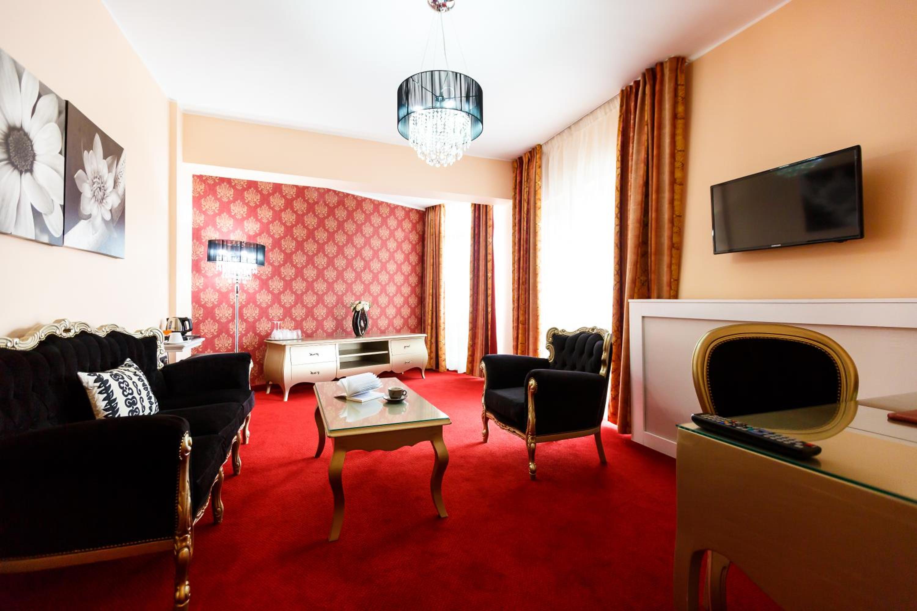 Superior Suite with Sofa - Photo 7