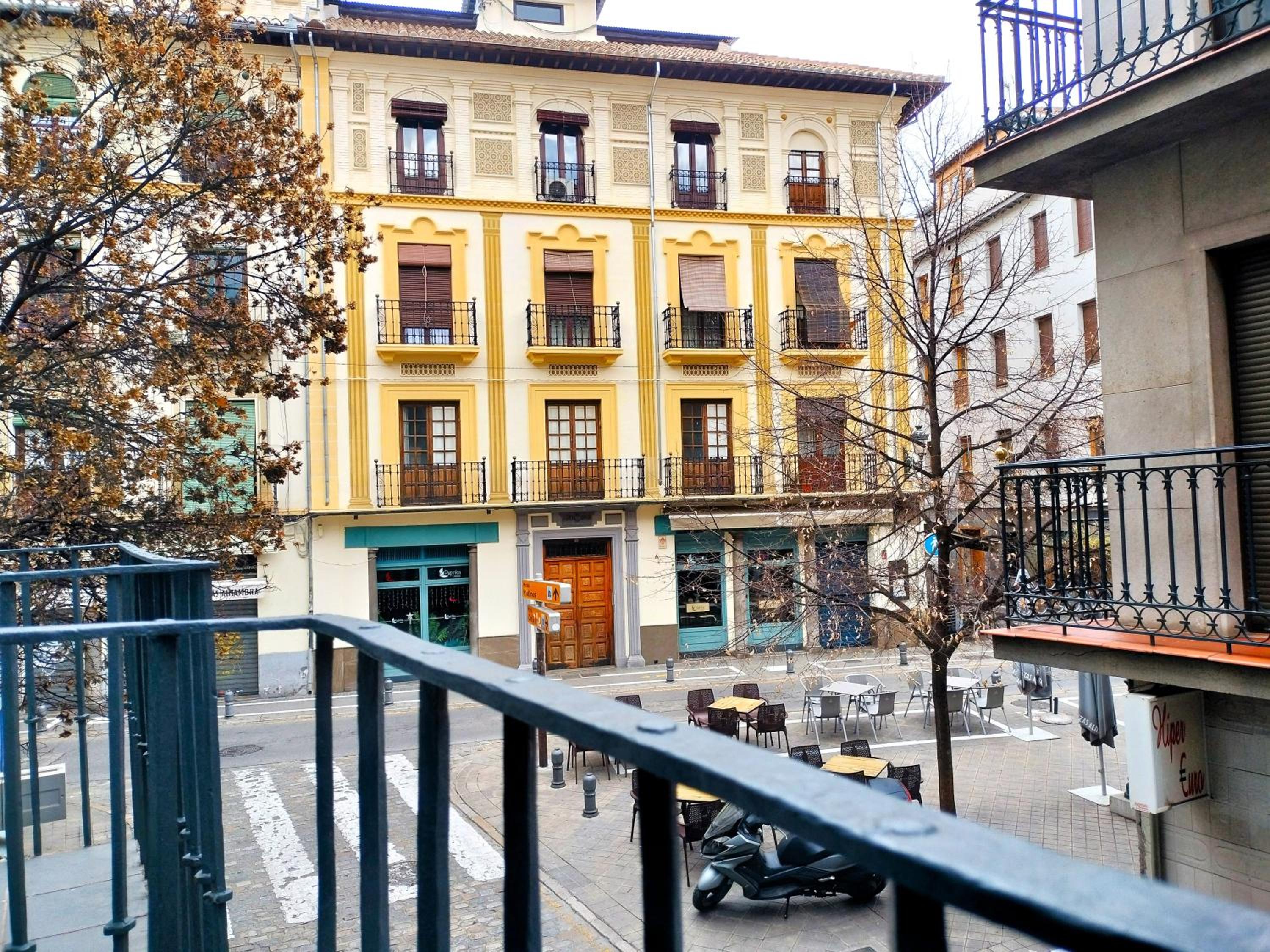 Triple Room with Balcony - Photo 23