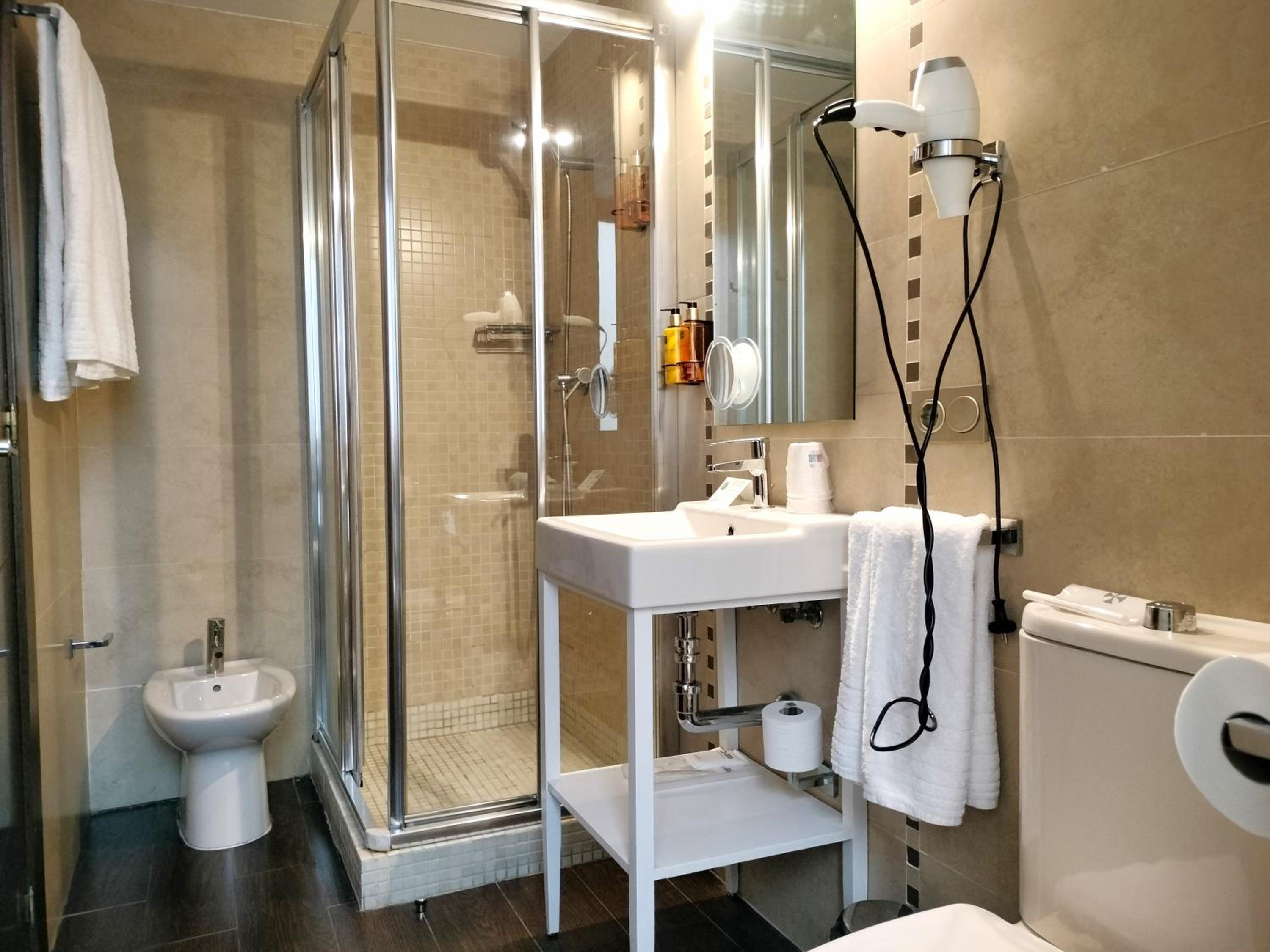Triple Room with Balcony - Photo 3