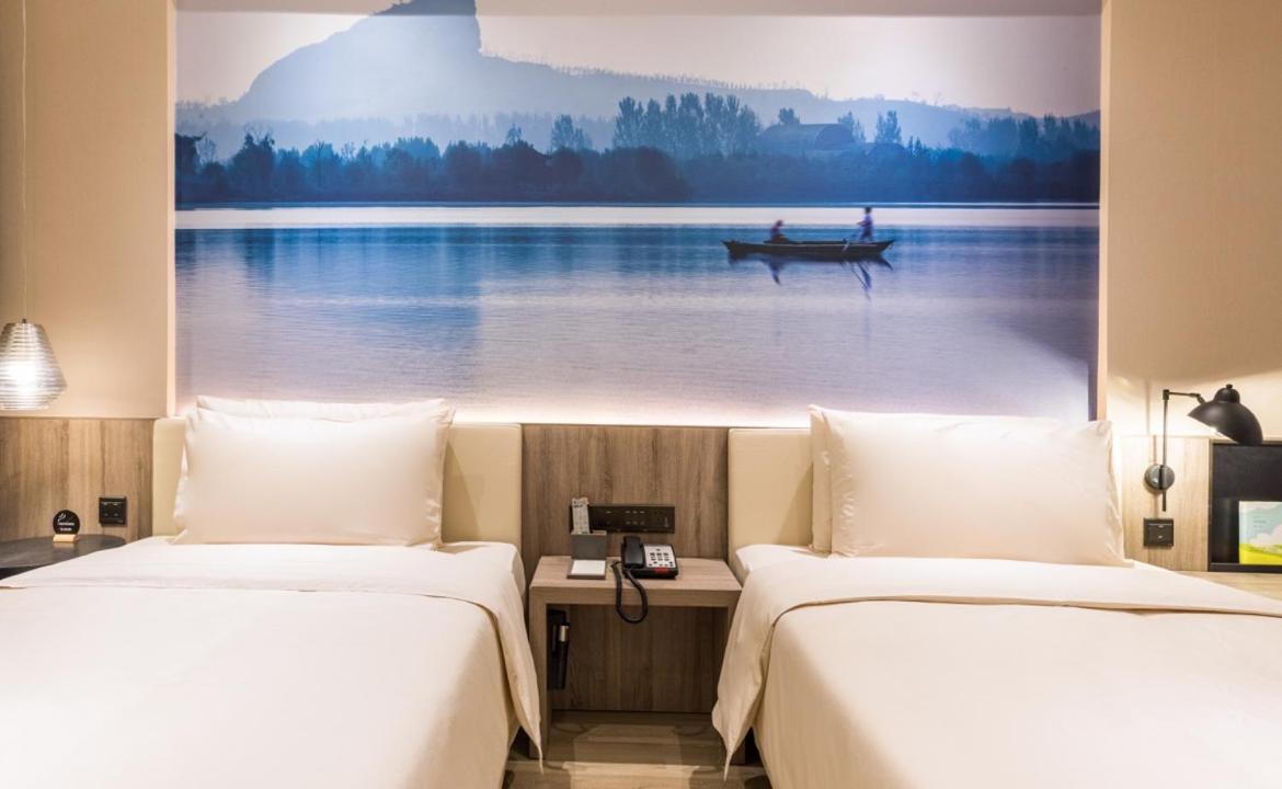 Elegant Twin Room