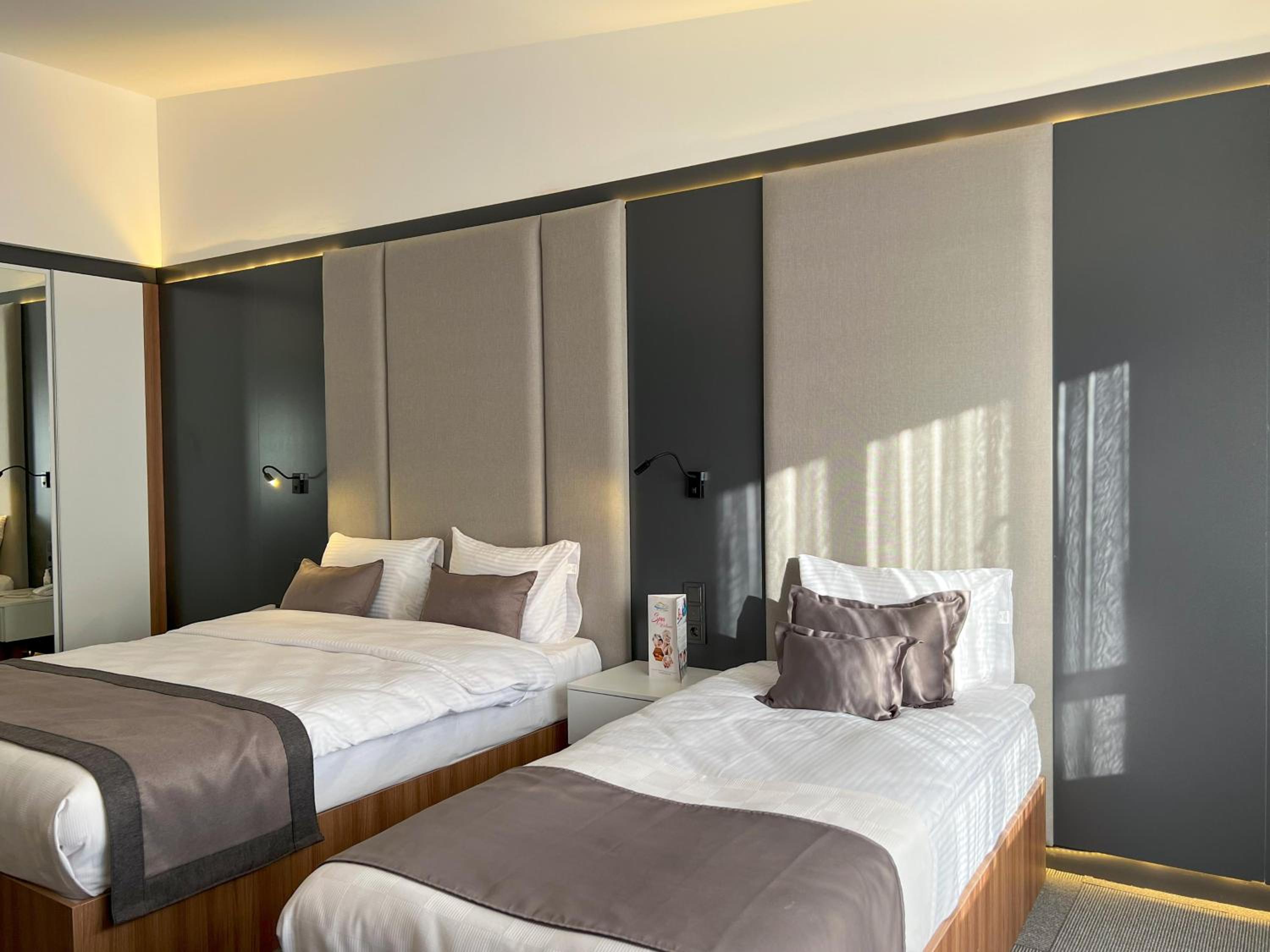 Standard Double Room - Photo 12