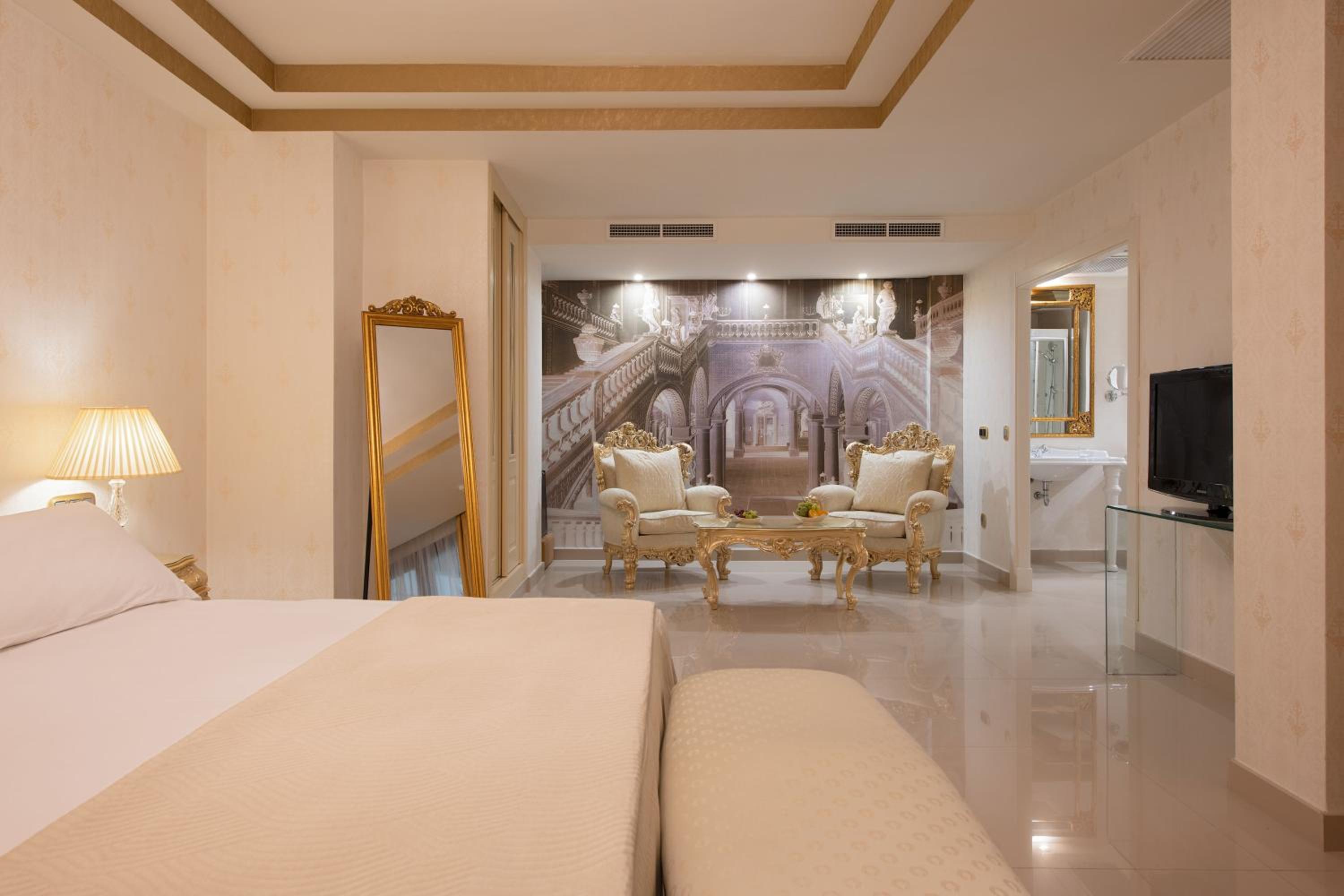 Suite Versalles - Photo 1