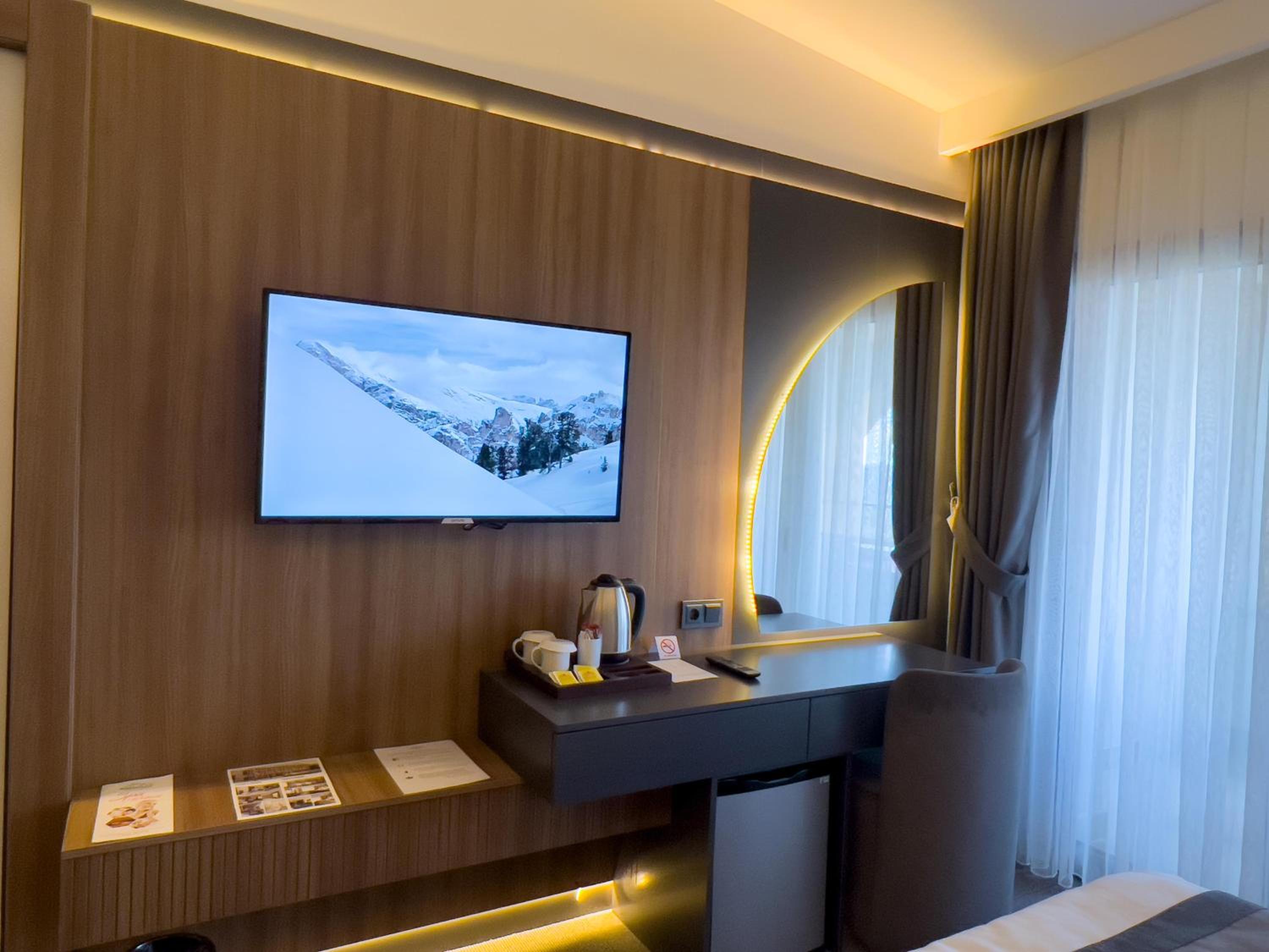 Deluxe Double Room with Balcony and Sea View - Photo 6