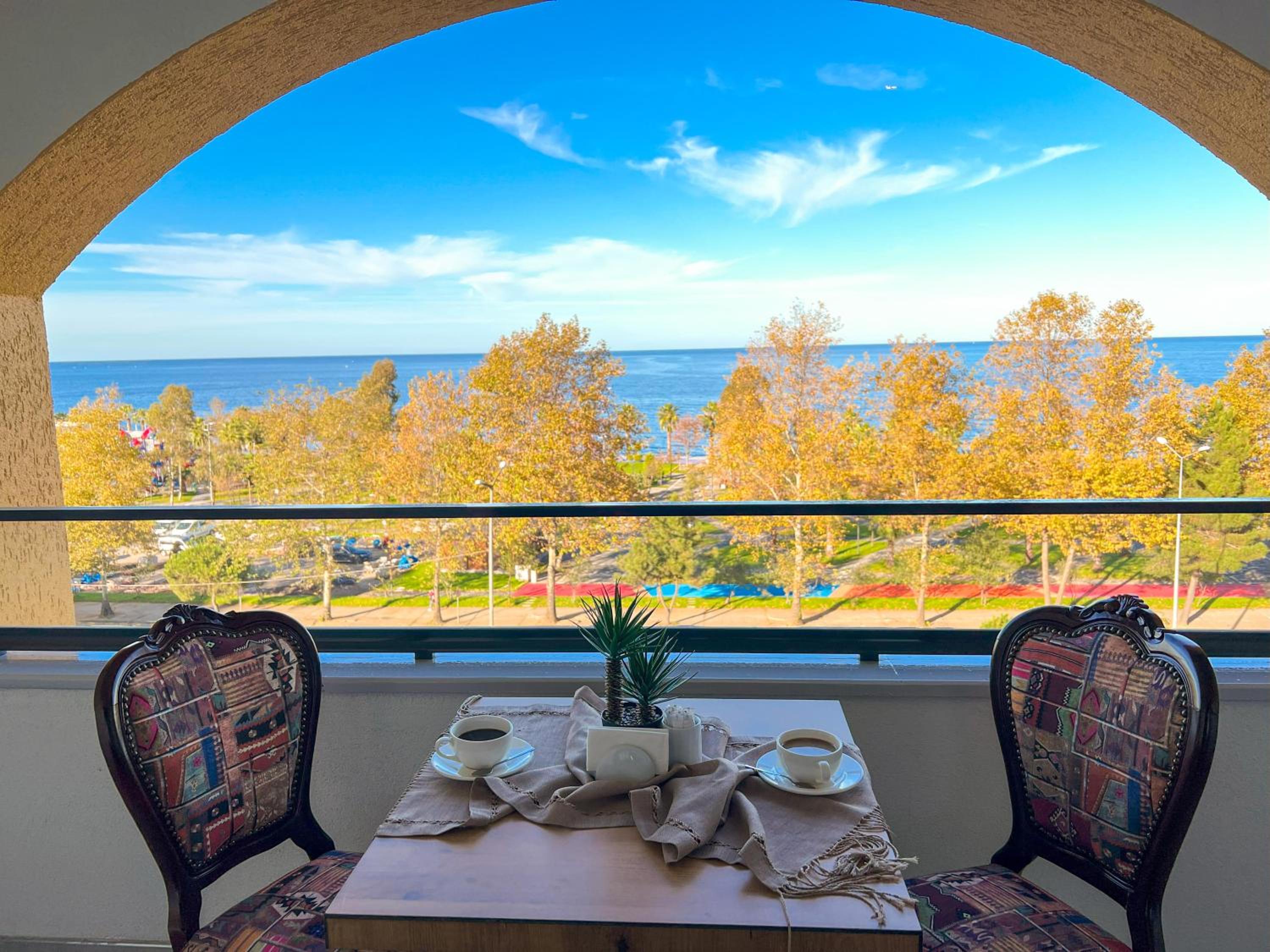 Deluxe Double Room with Balcony and Sea View - Photo 4