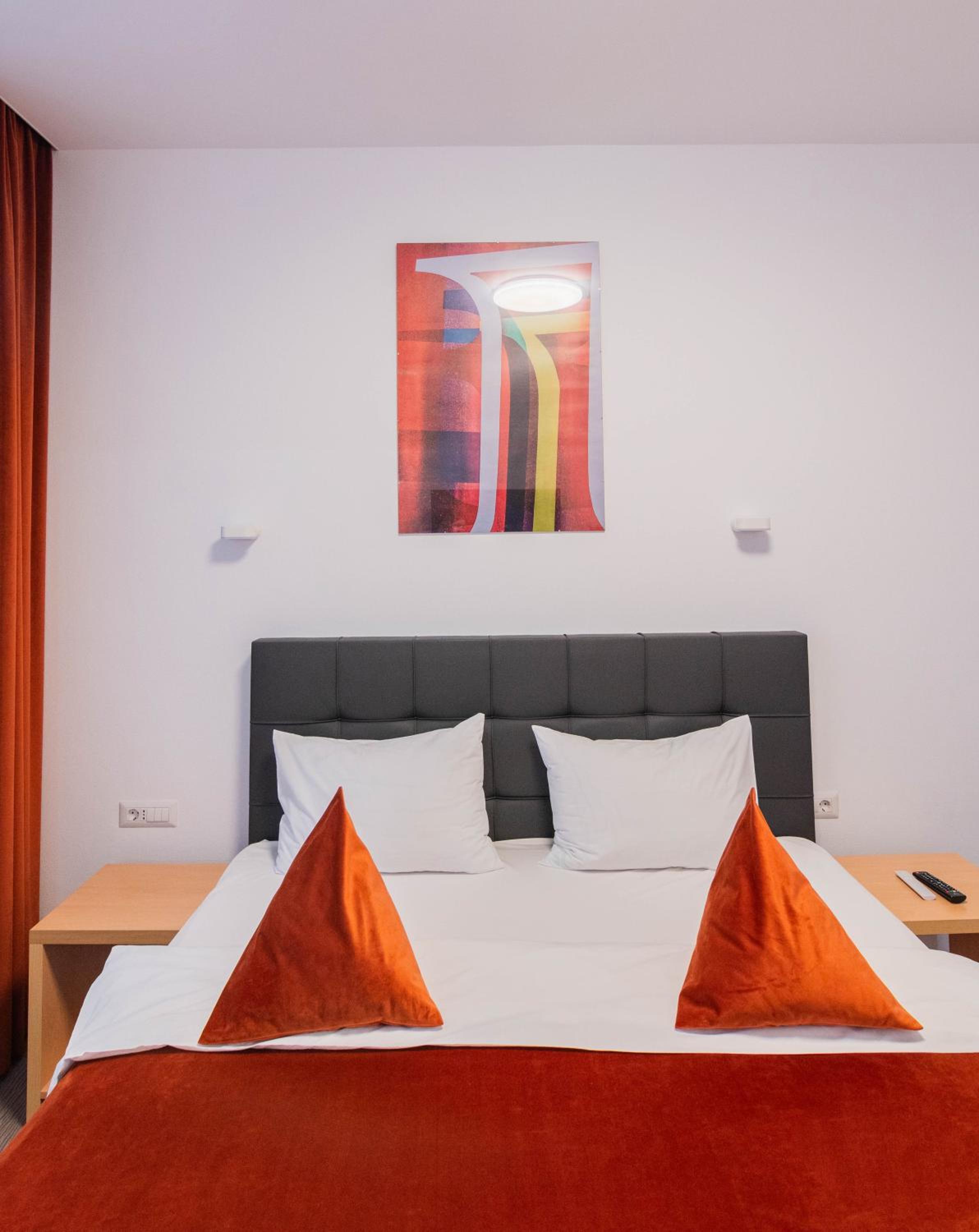 Double Room with Spa Bath - Photo 7