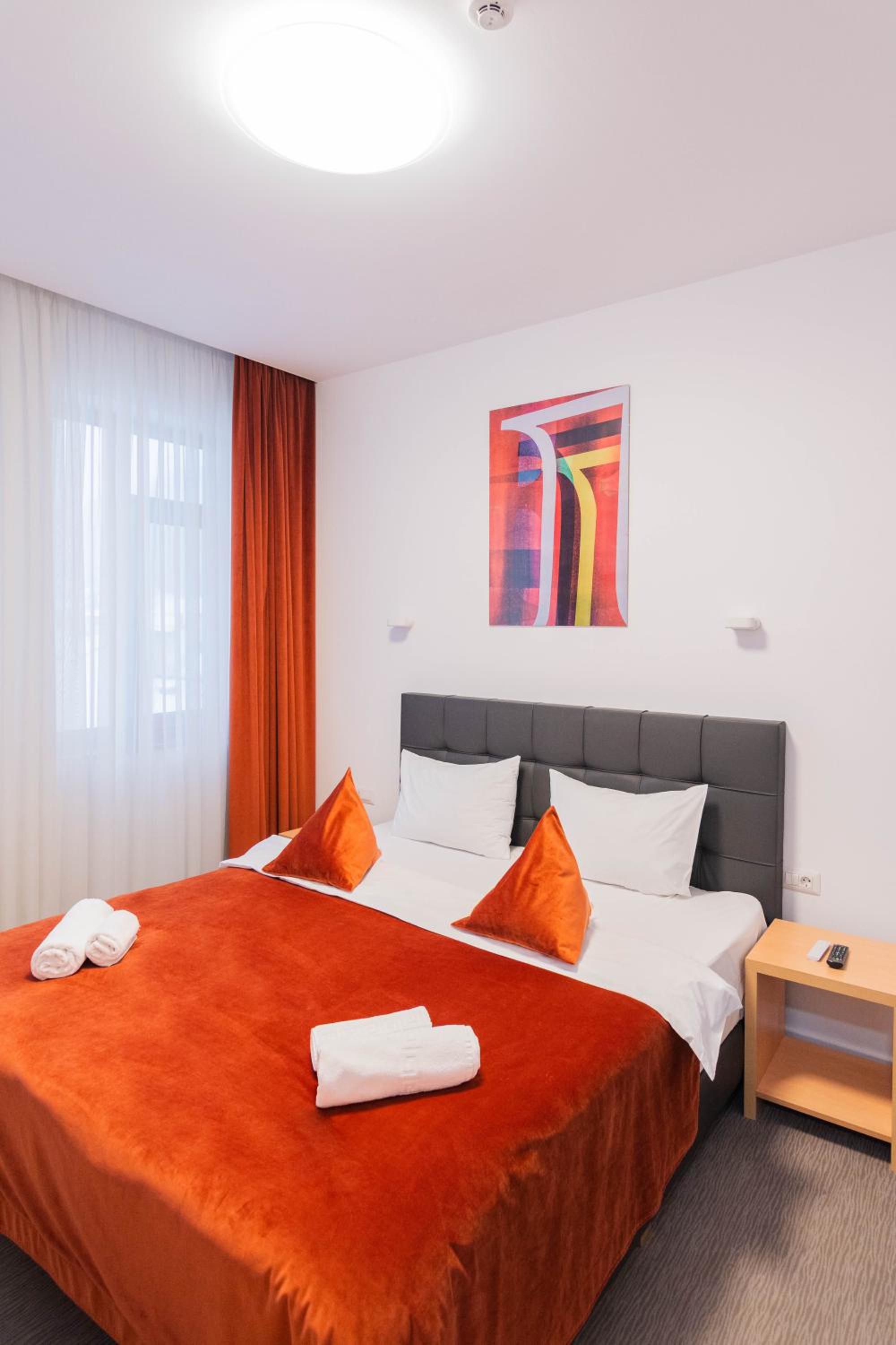 Double Room with Spa Bath - Photo 6