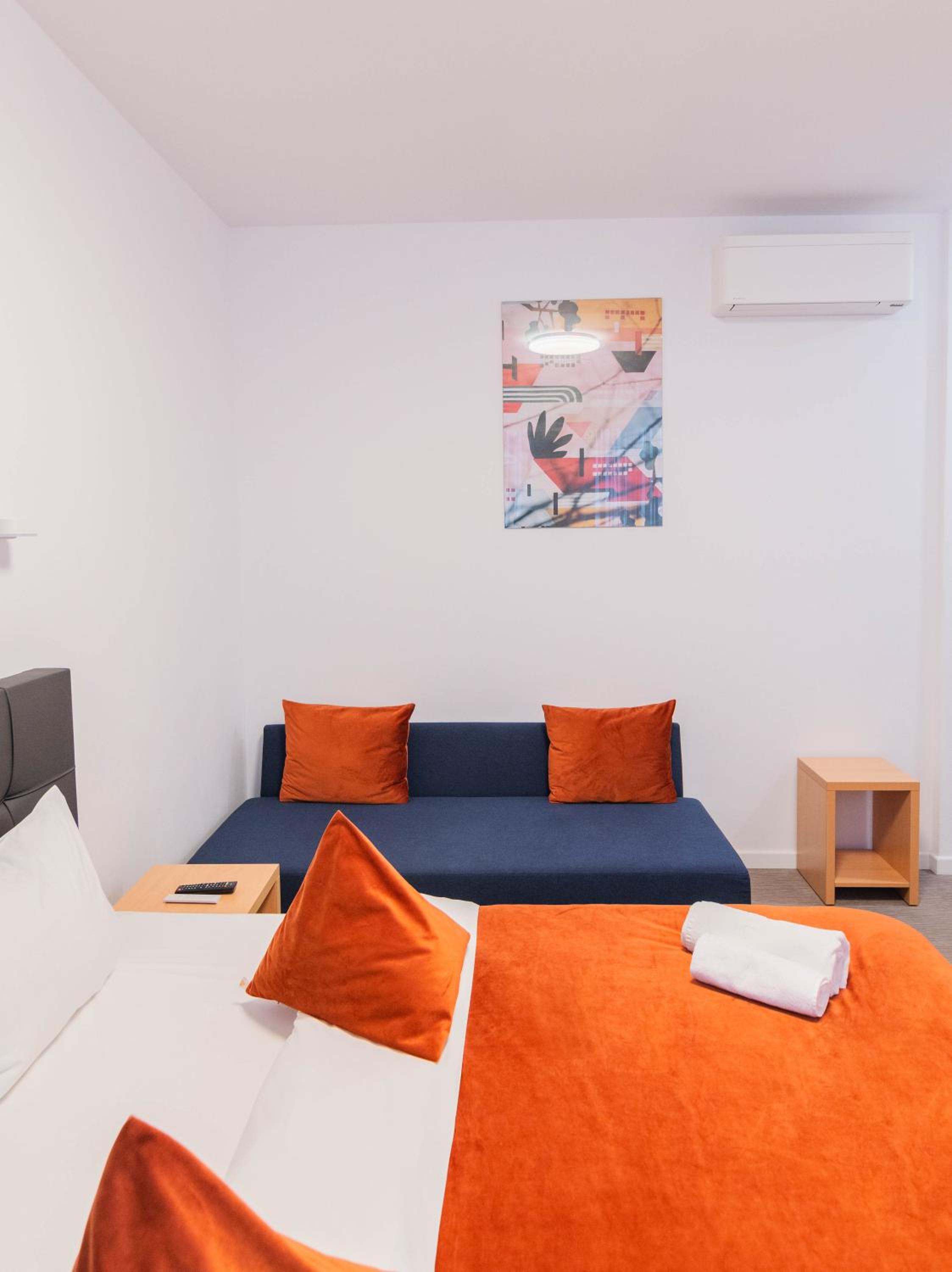 Double Room with Spa Bath - Photo 8