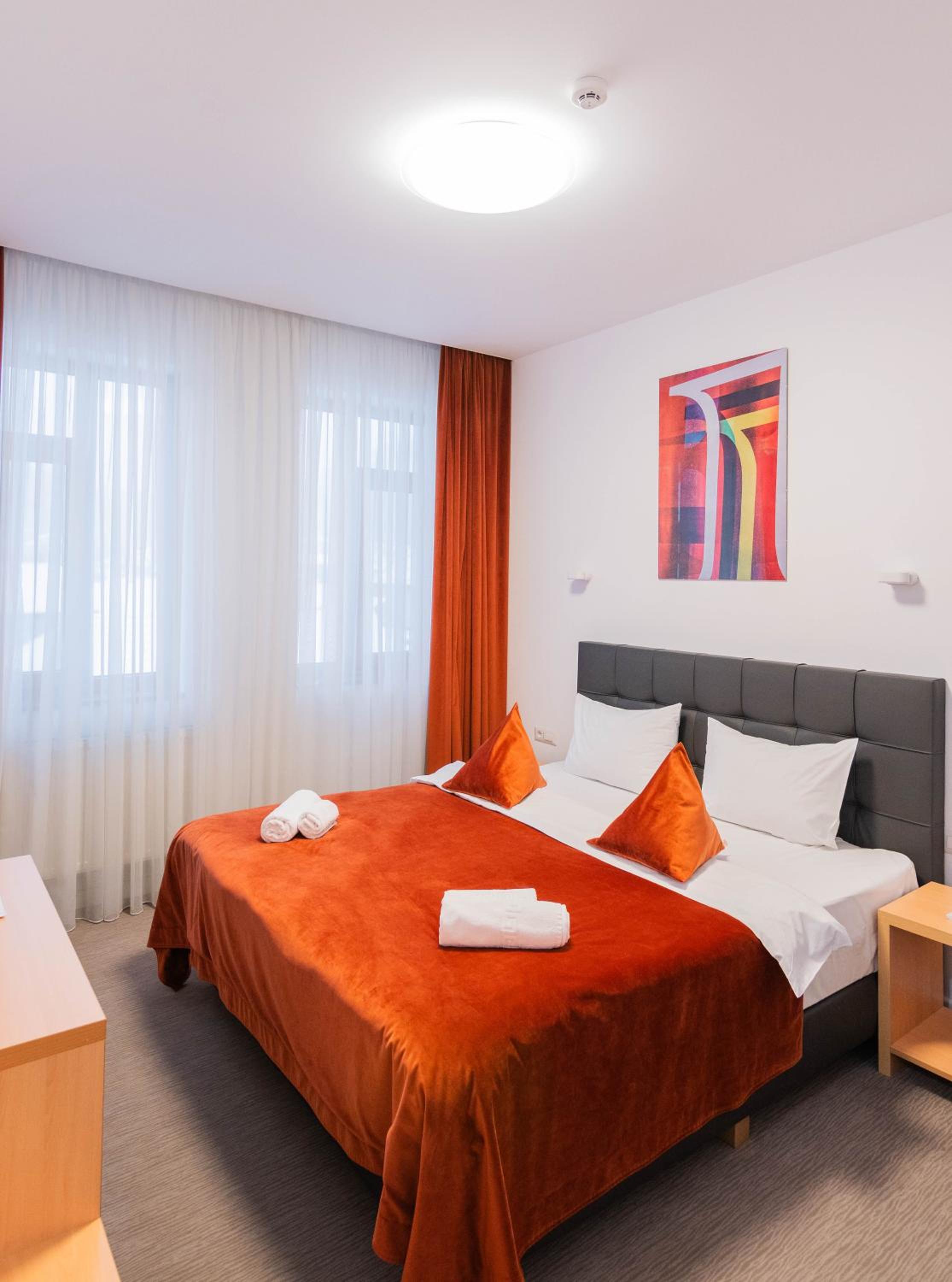 Double Room with Spa Bath - Photo 11