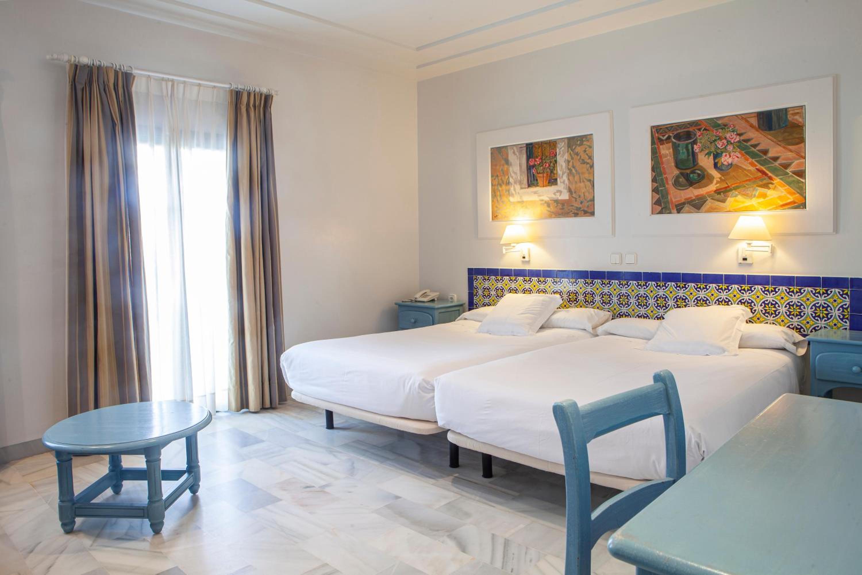 Superior Double Room (2 Adults + 1 Child) - Photo 1
