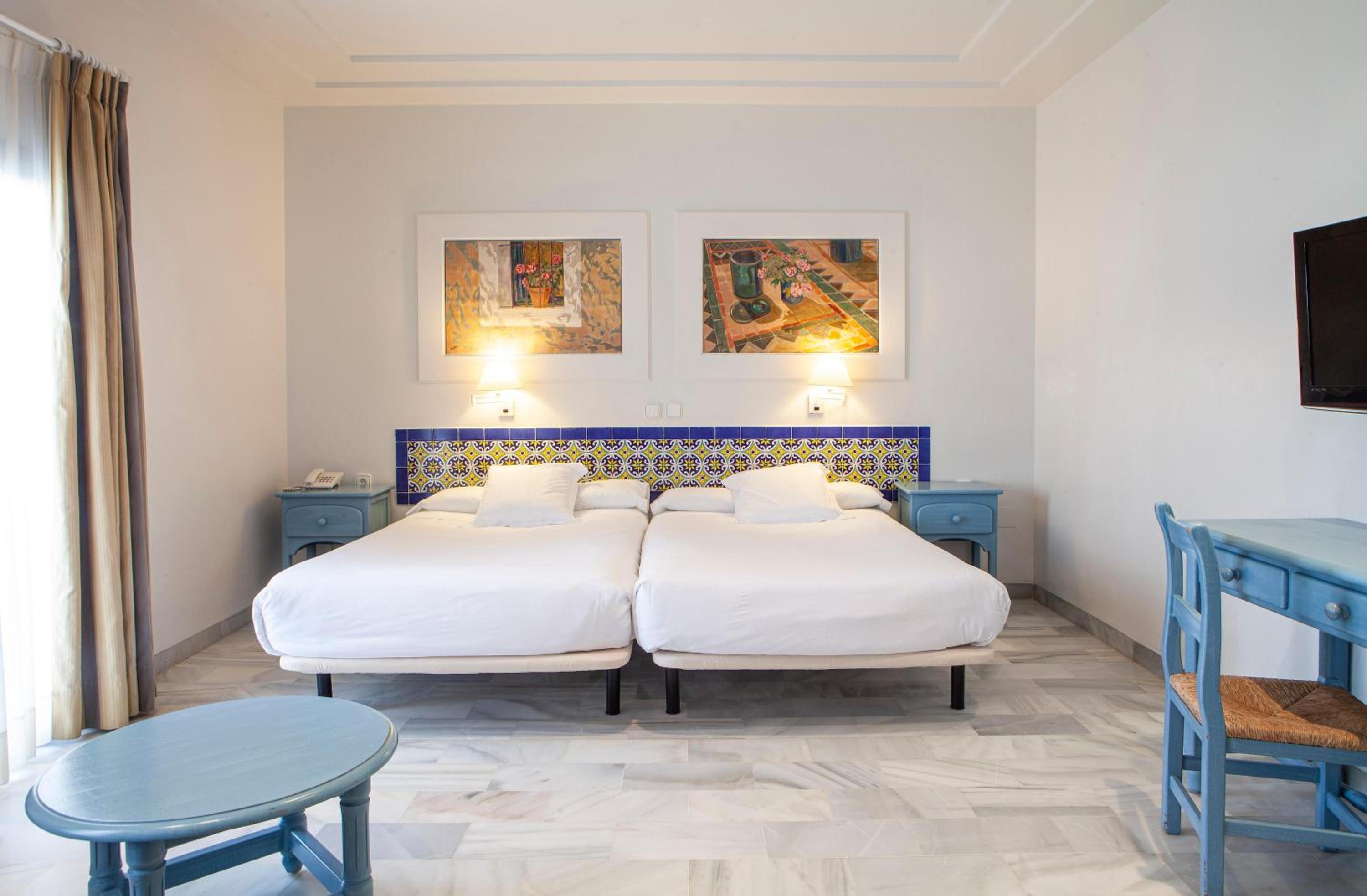 Superior Double Room (2 Adults + 1 Child) - Photo 4
