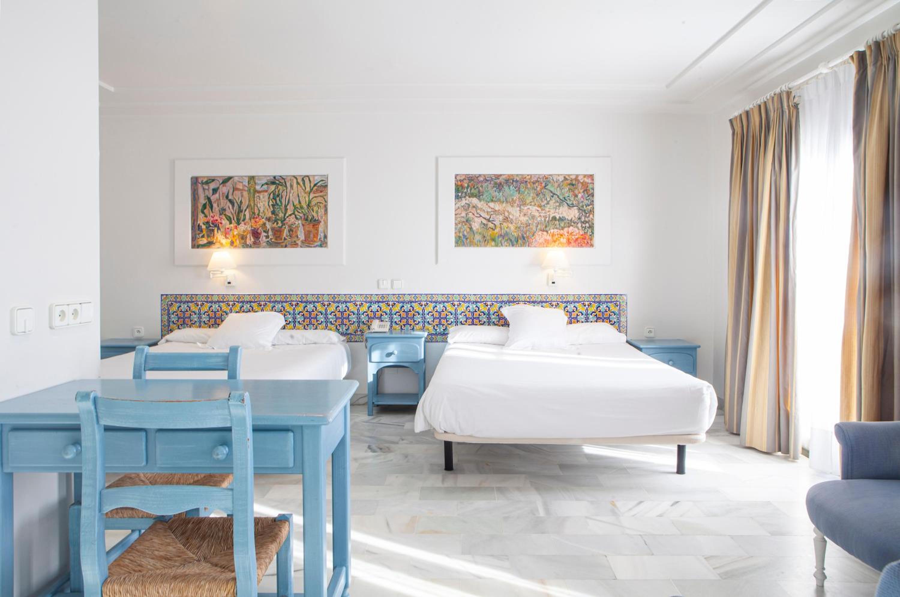 Superior Double Room (2 Adults + 1 Child) - Photo 2
