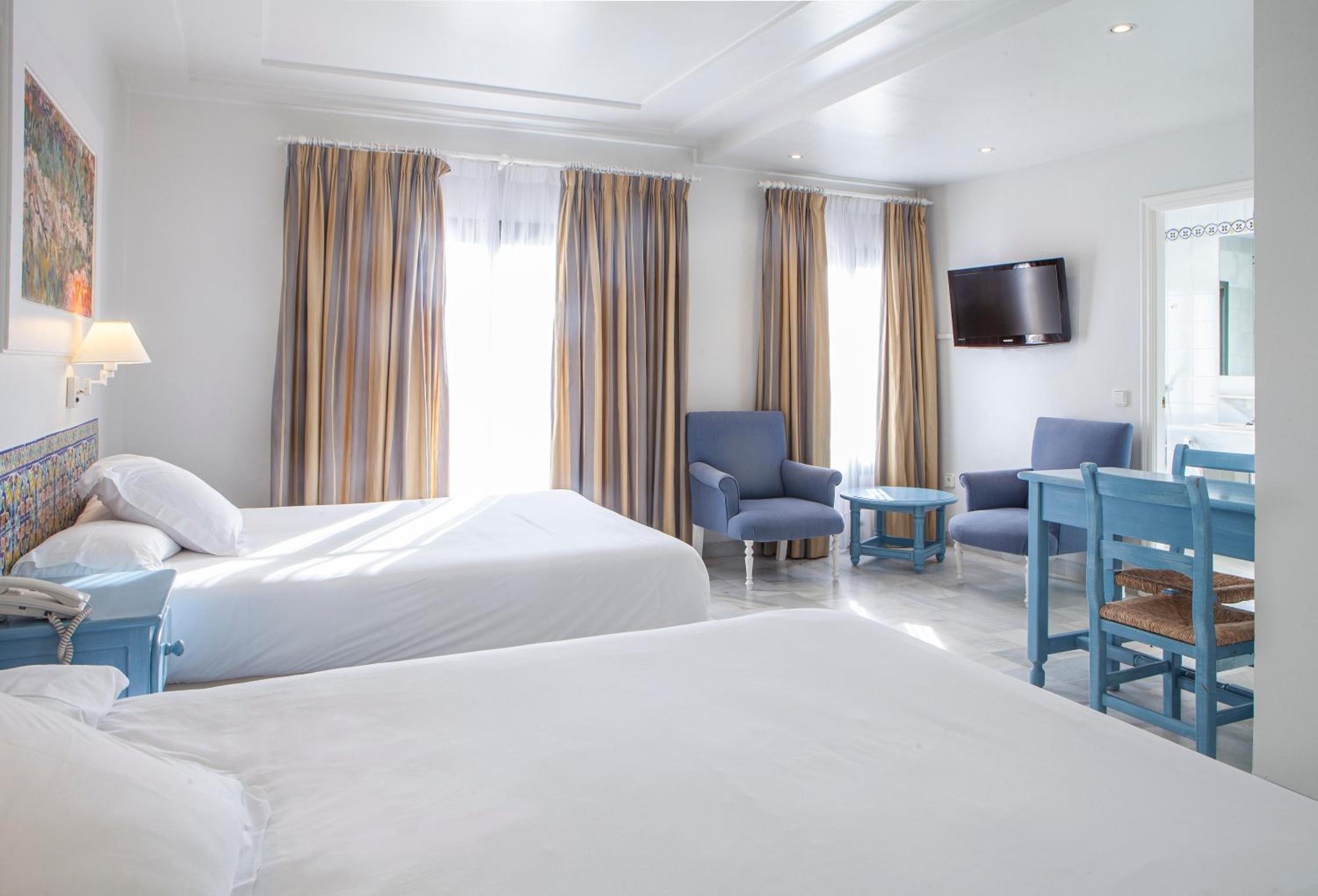 Superior Double Room (2 Adults + 1 Child) - Photo 5