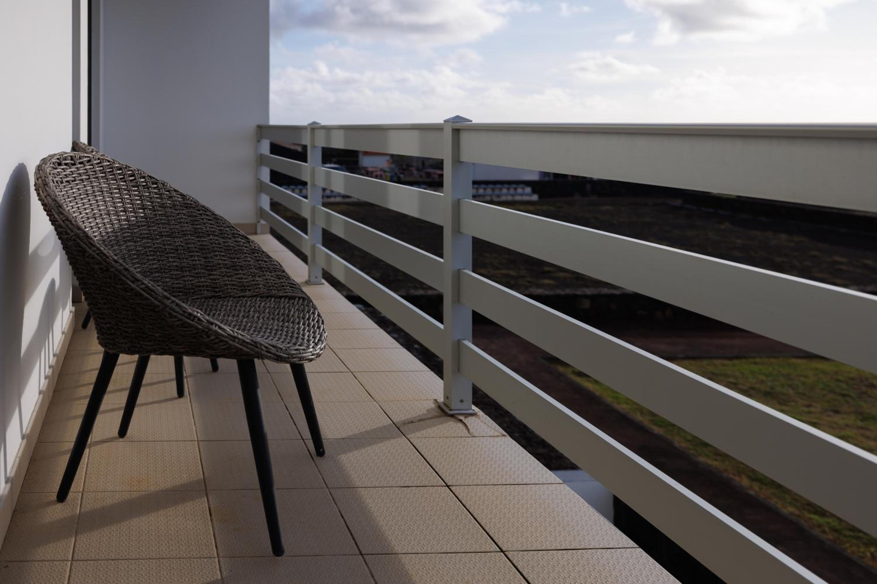 Two-Bedroom Apartment with Partial Sea View - Photo 8