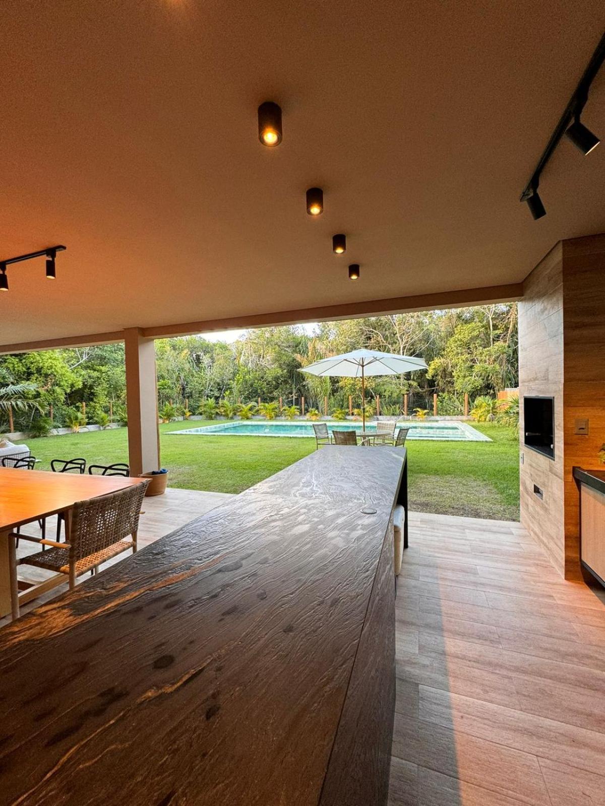 Six-Bedroom House photo 2