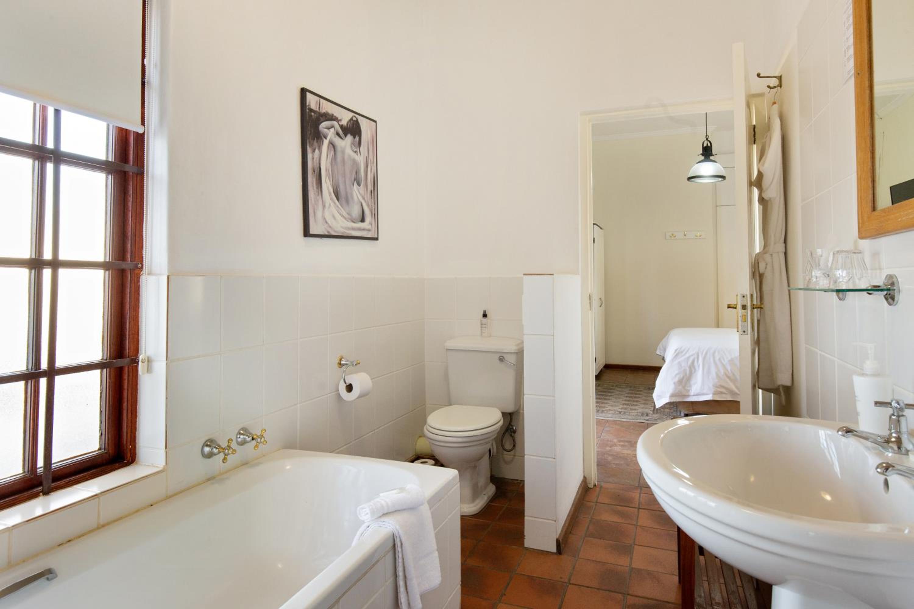 Budget Double Room with Street View (Blue Crane) - Photo 11