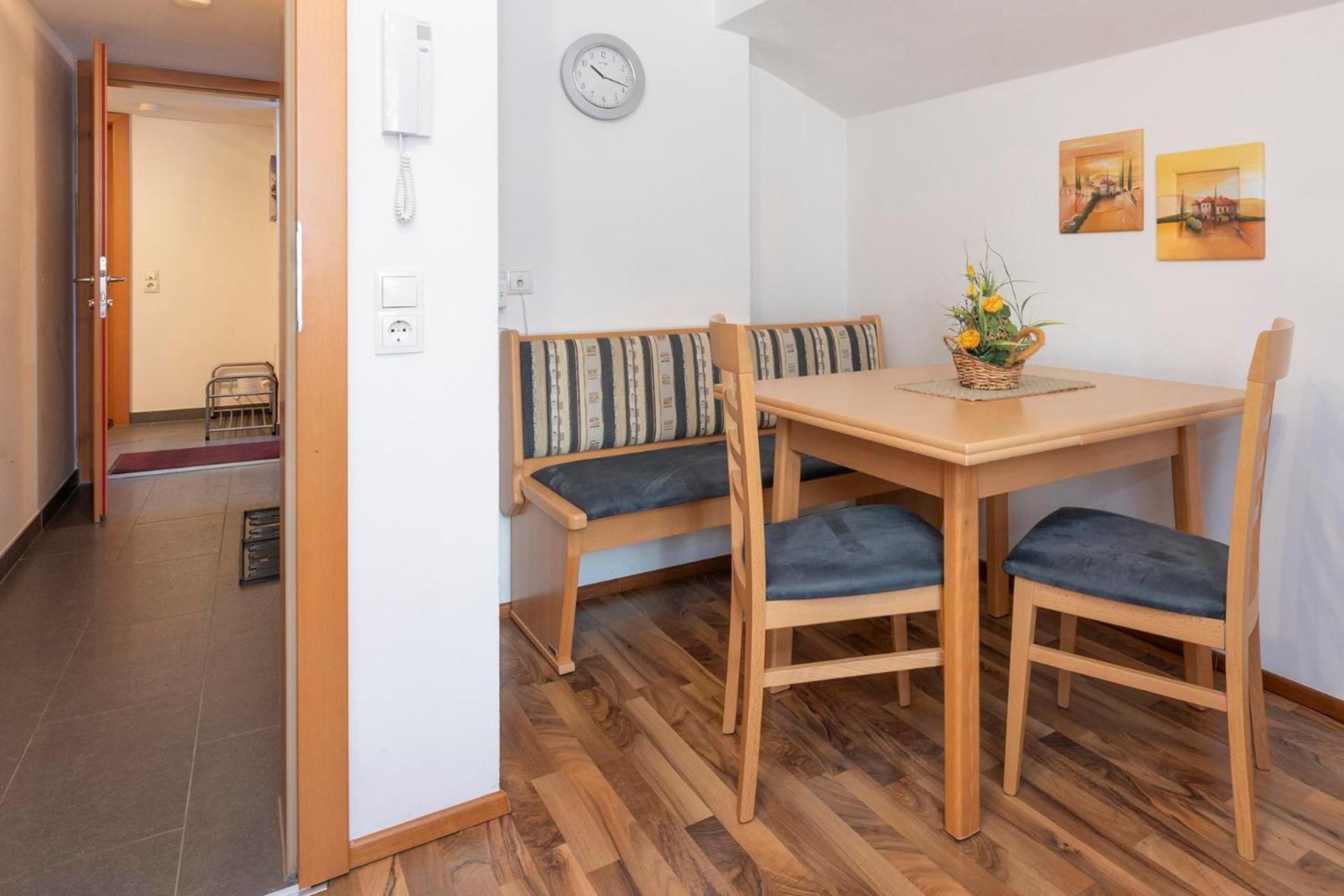 One-Bedroom Apartment With Shower photo 3