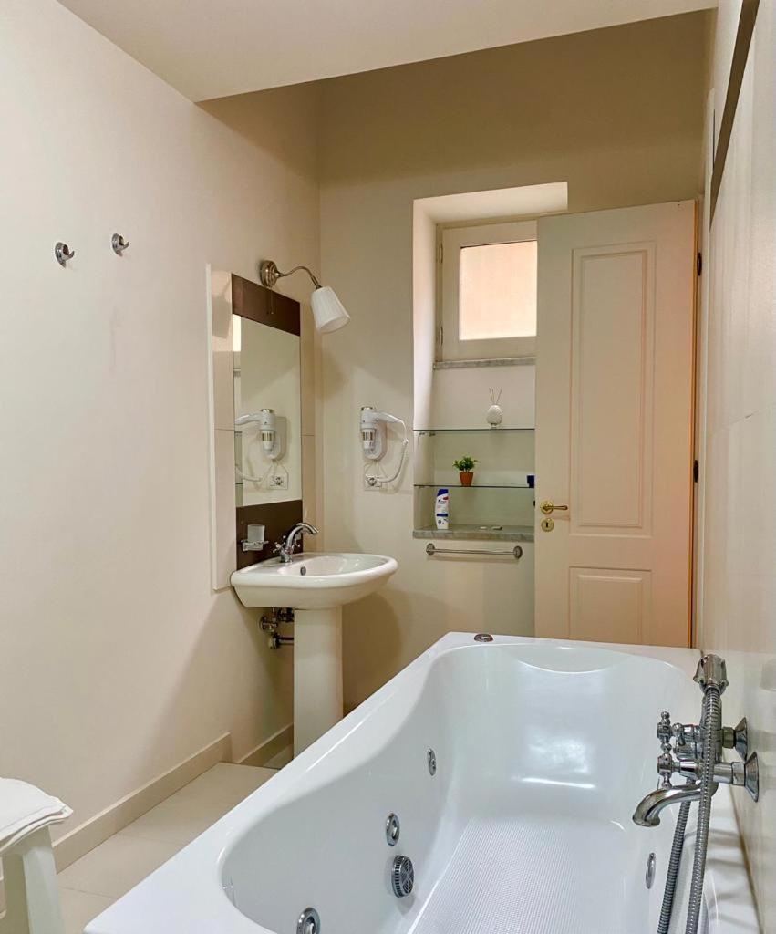 Triple Room with Private Bathroom photo 2