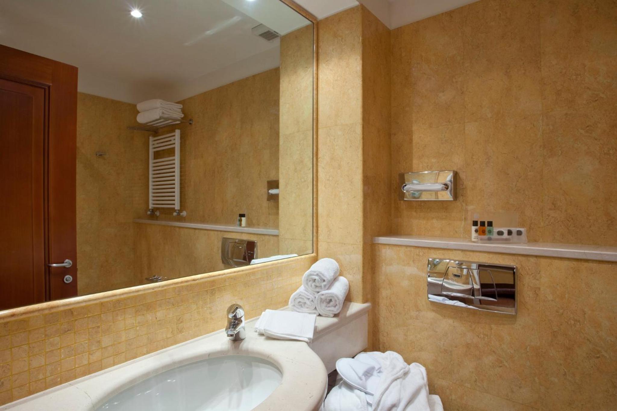 Premium Room - Photo 4