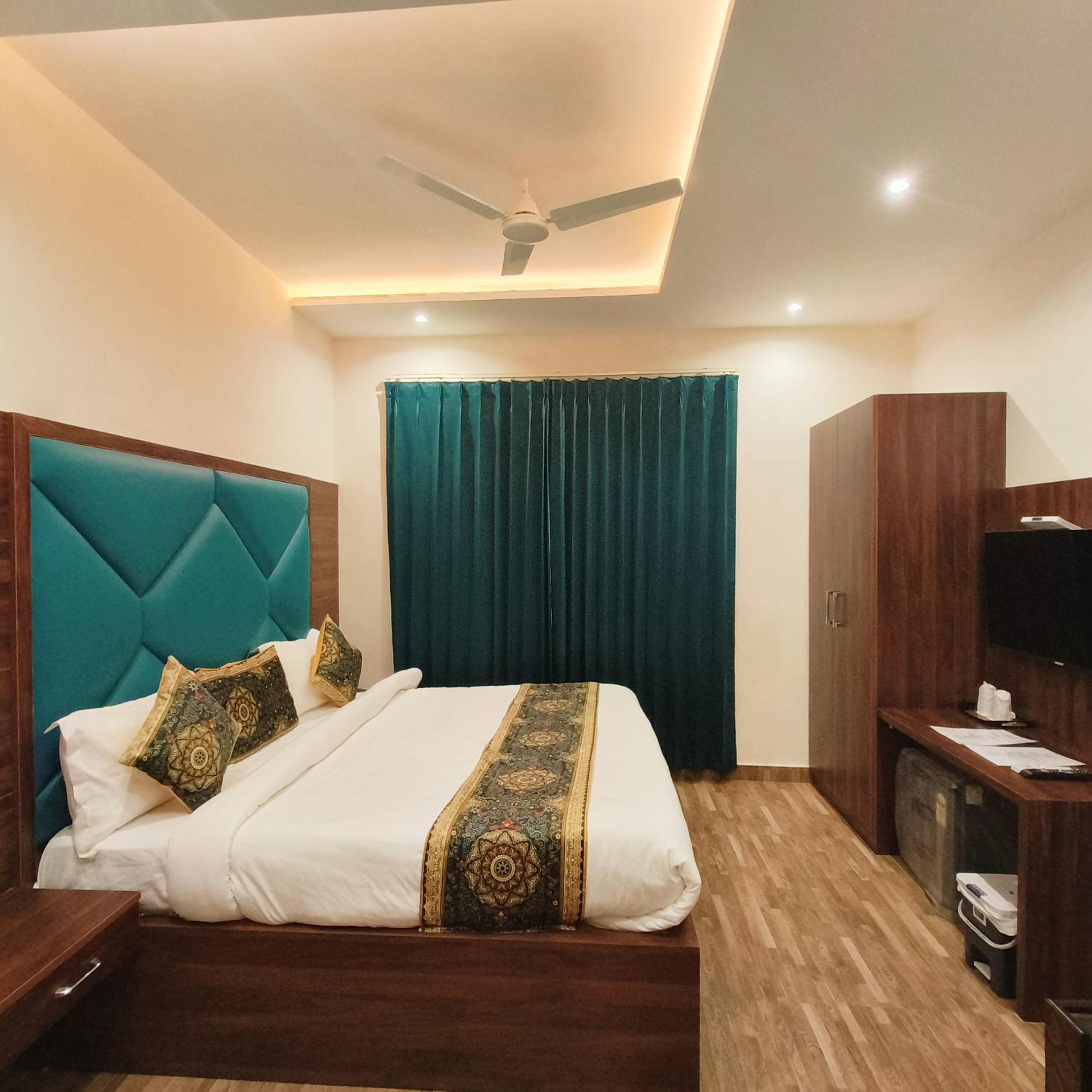 Deluxe Room - Photo 7