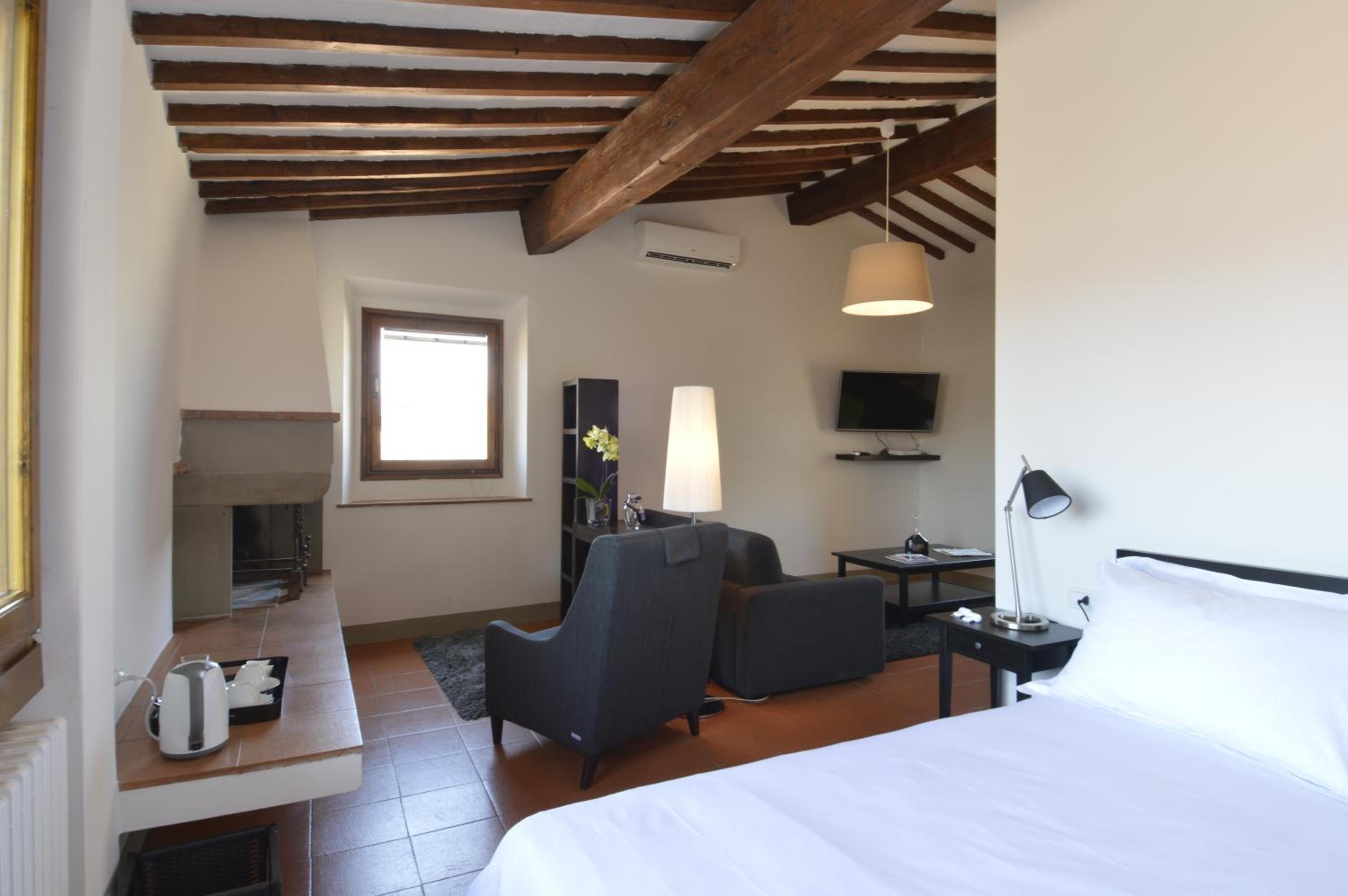 Suite with City View photo 3