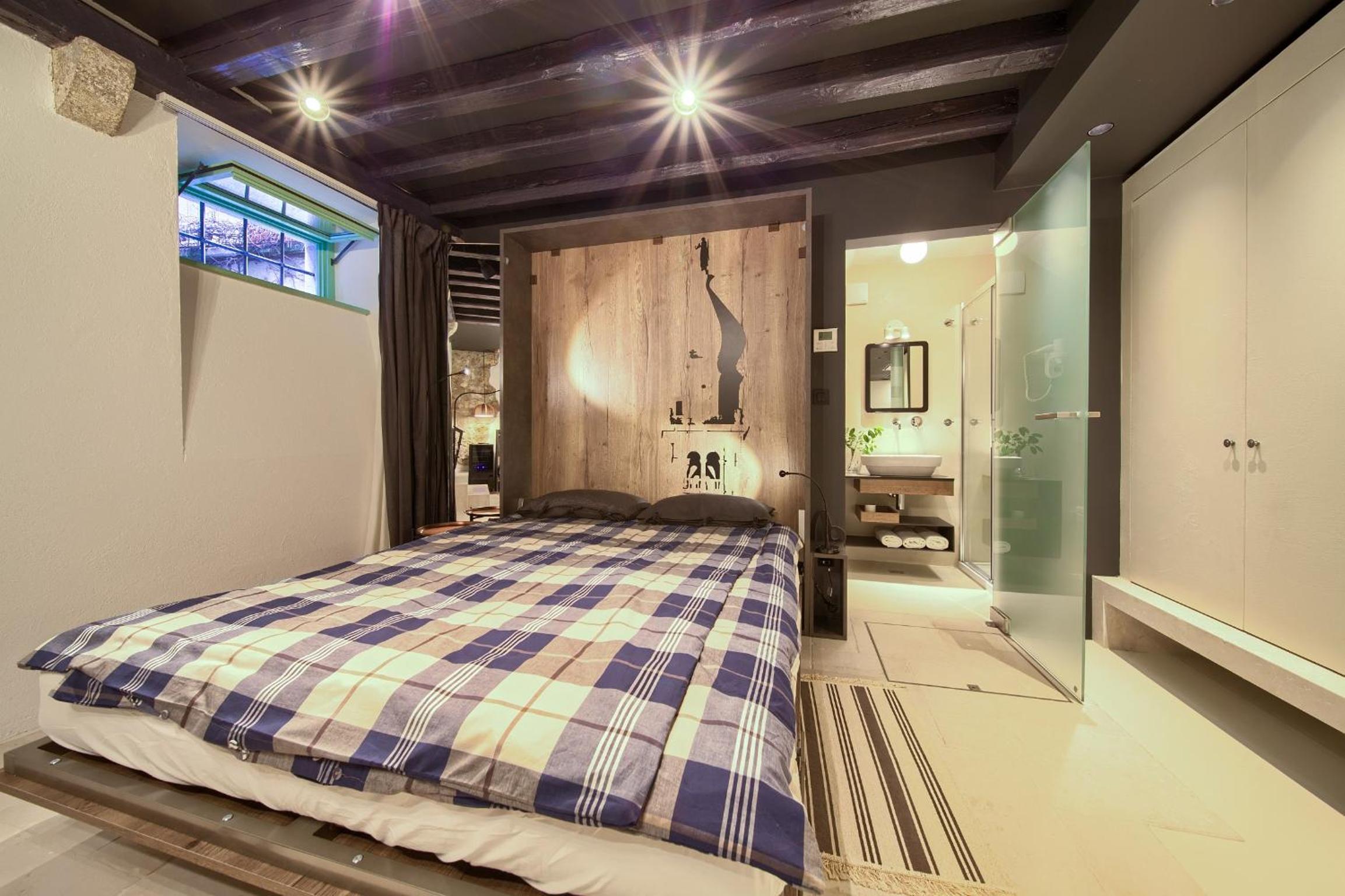 Studio Apartment photo 1