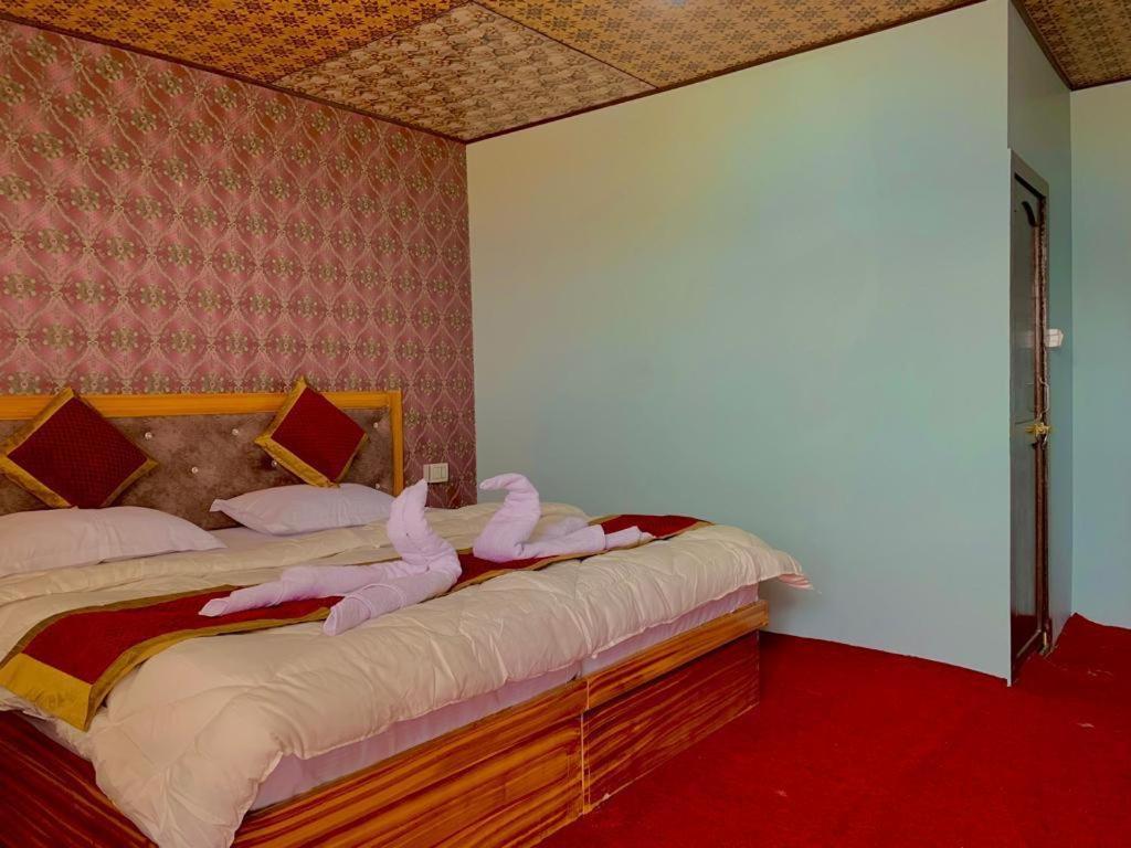 Deluxe Double Room (2 Adults + 1 Child) photo 2
