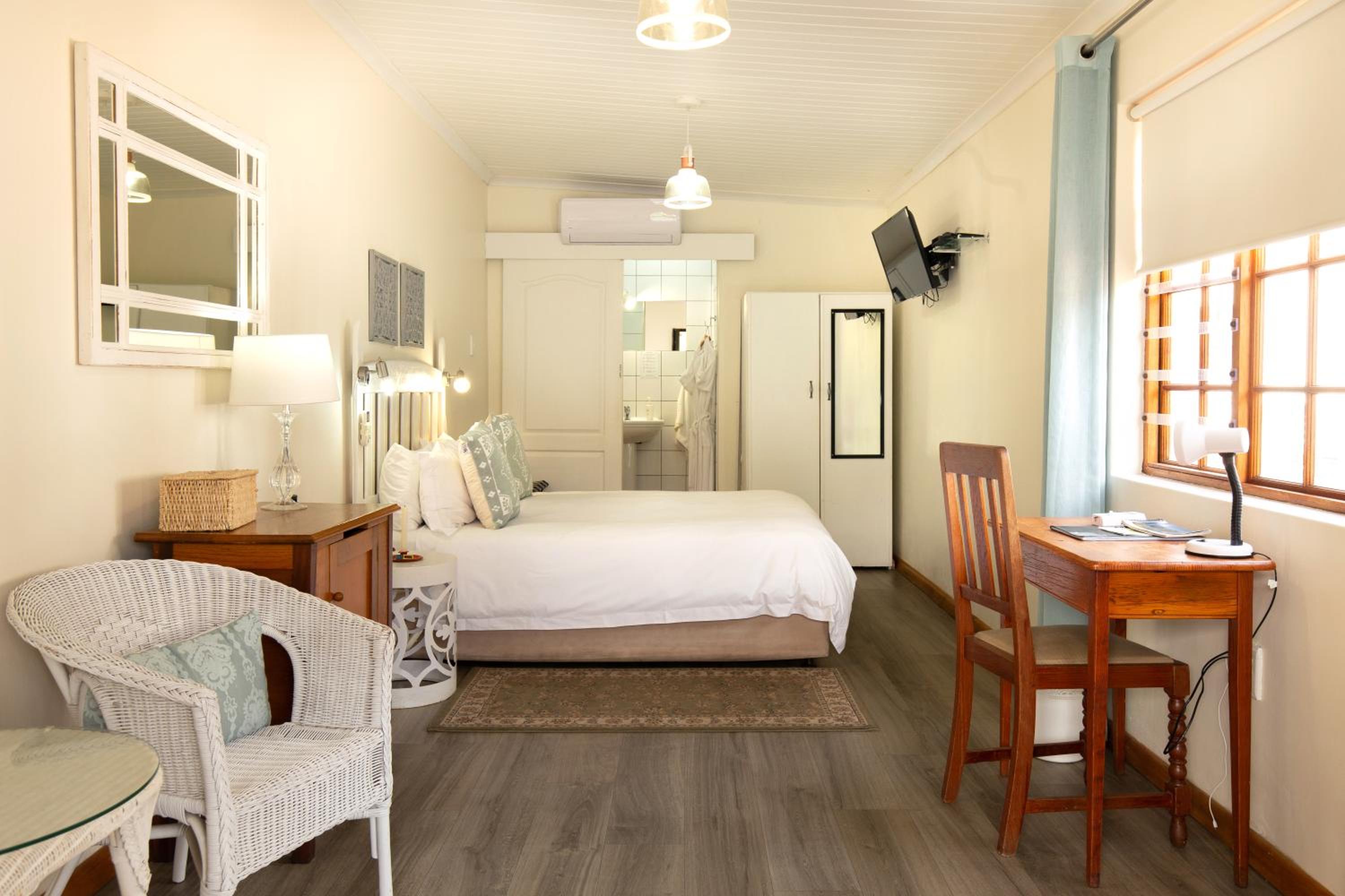 Standard Double Room - Photo 6