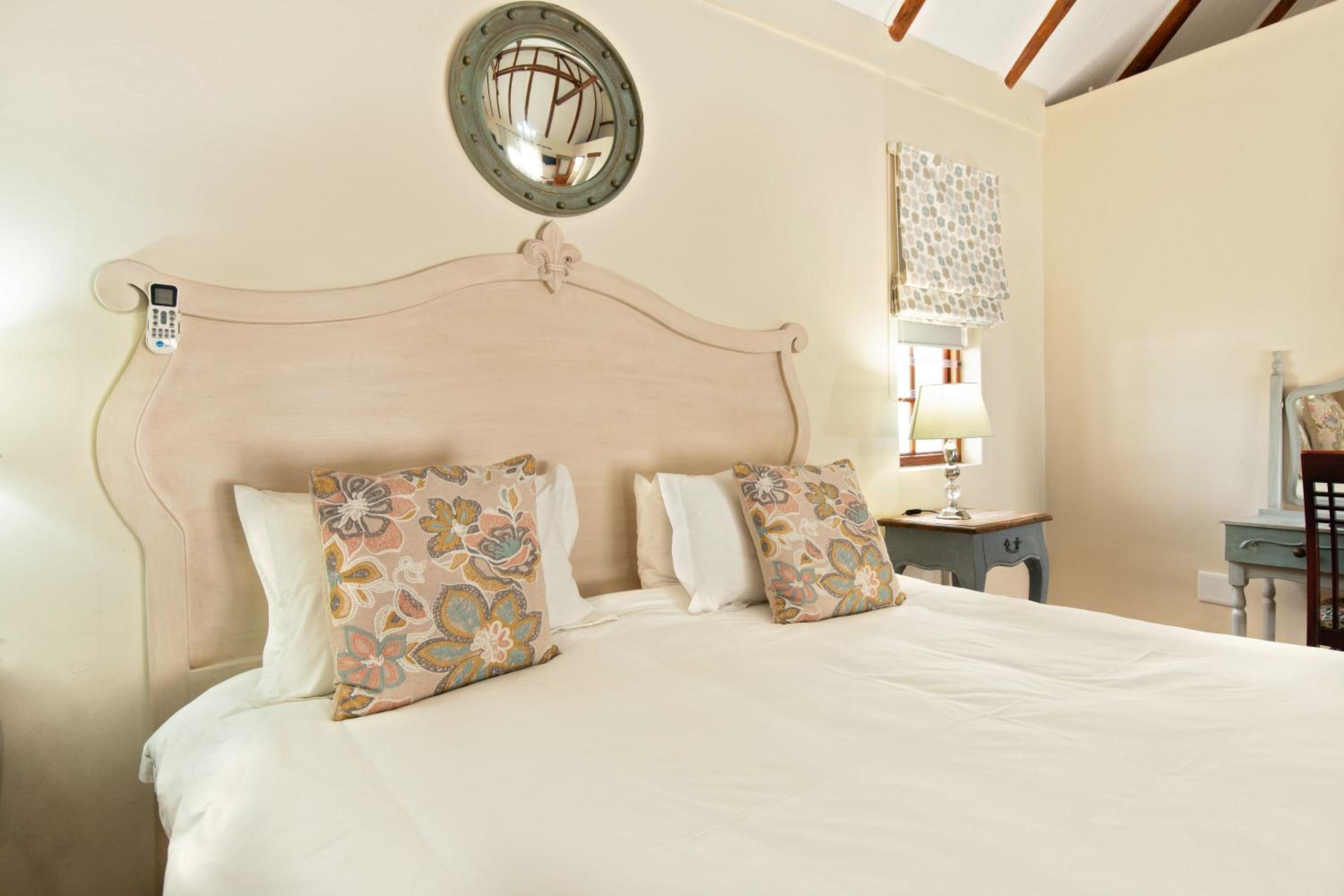 Double or Twin Room - Photo 9