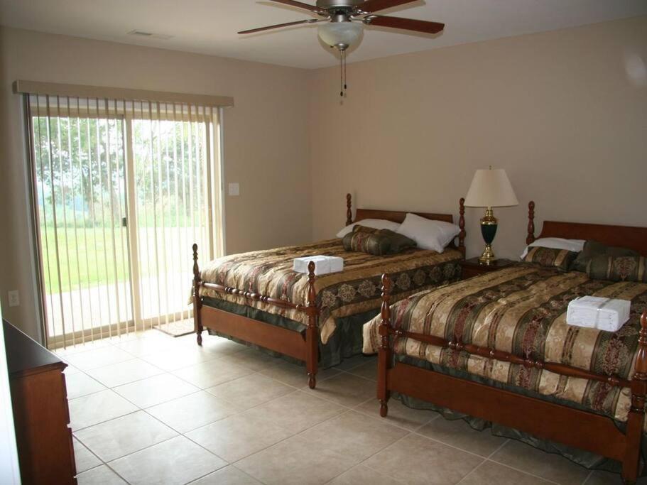 Six-Bedroom House photo 1