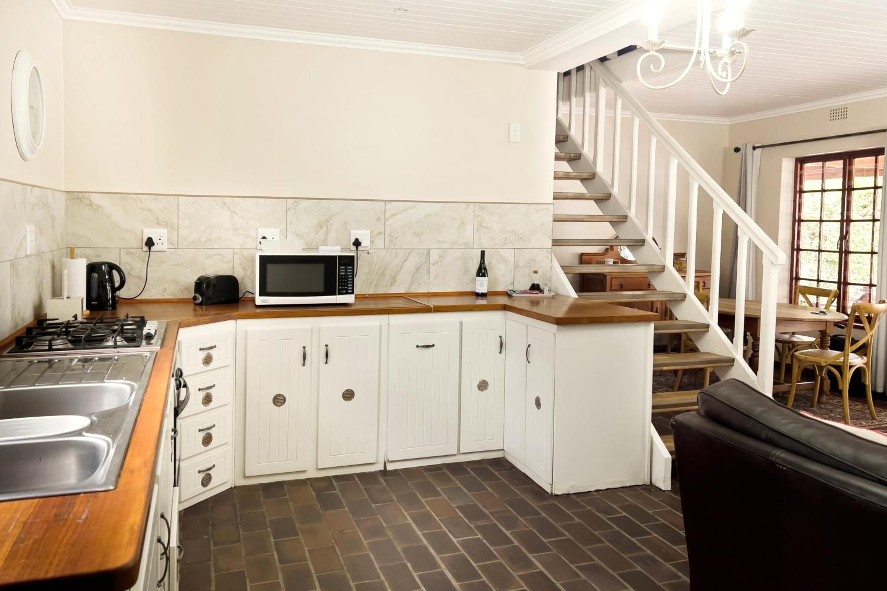 Family Room with Mountain View - Photo 9