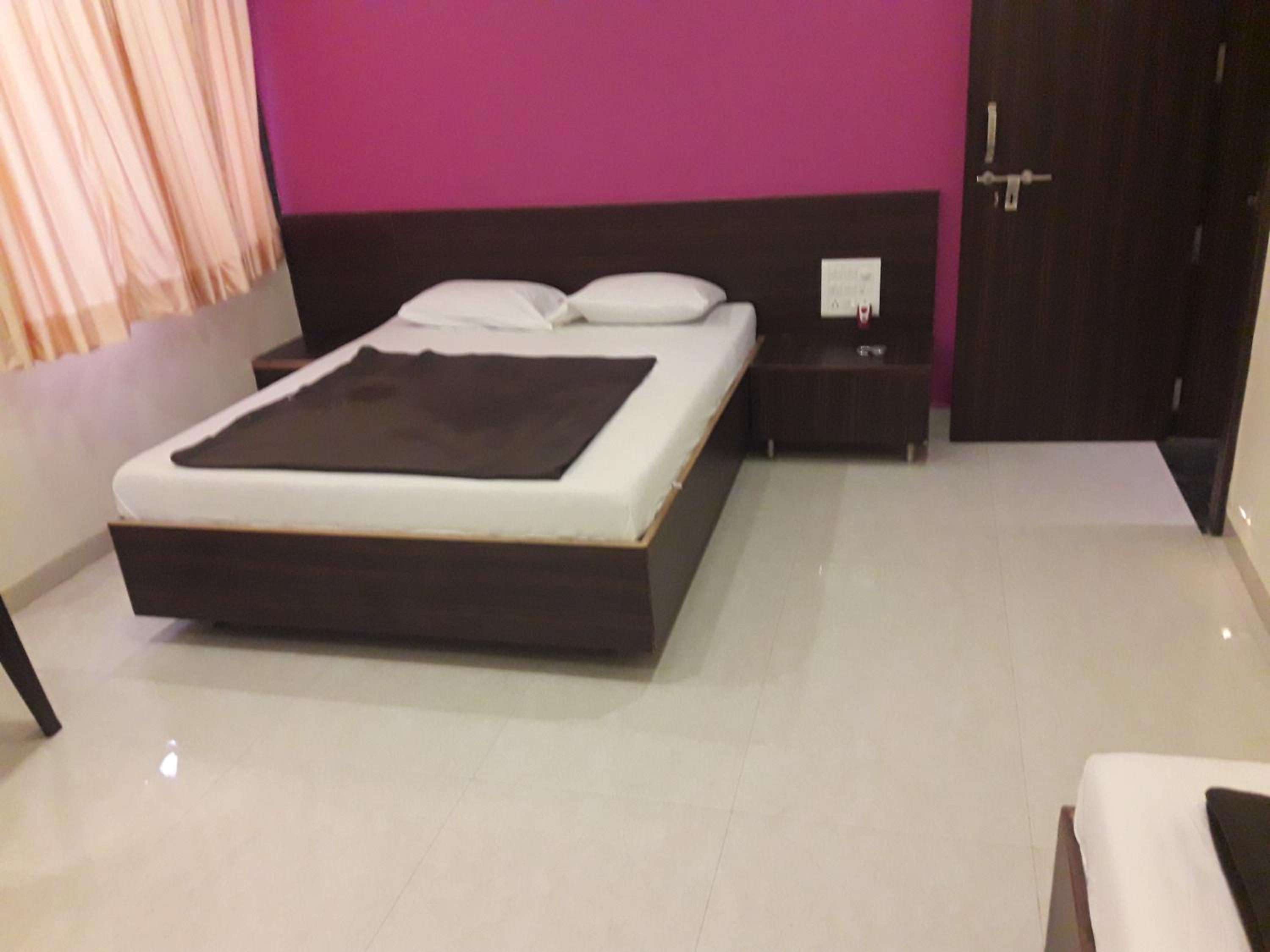 Triple Bed AC - Photo 1