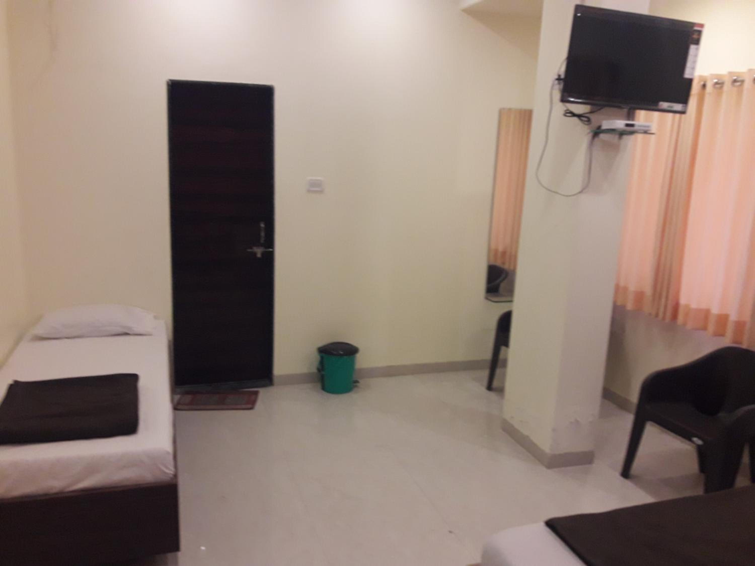 Triple Bed AC - Photo 2