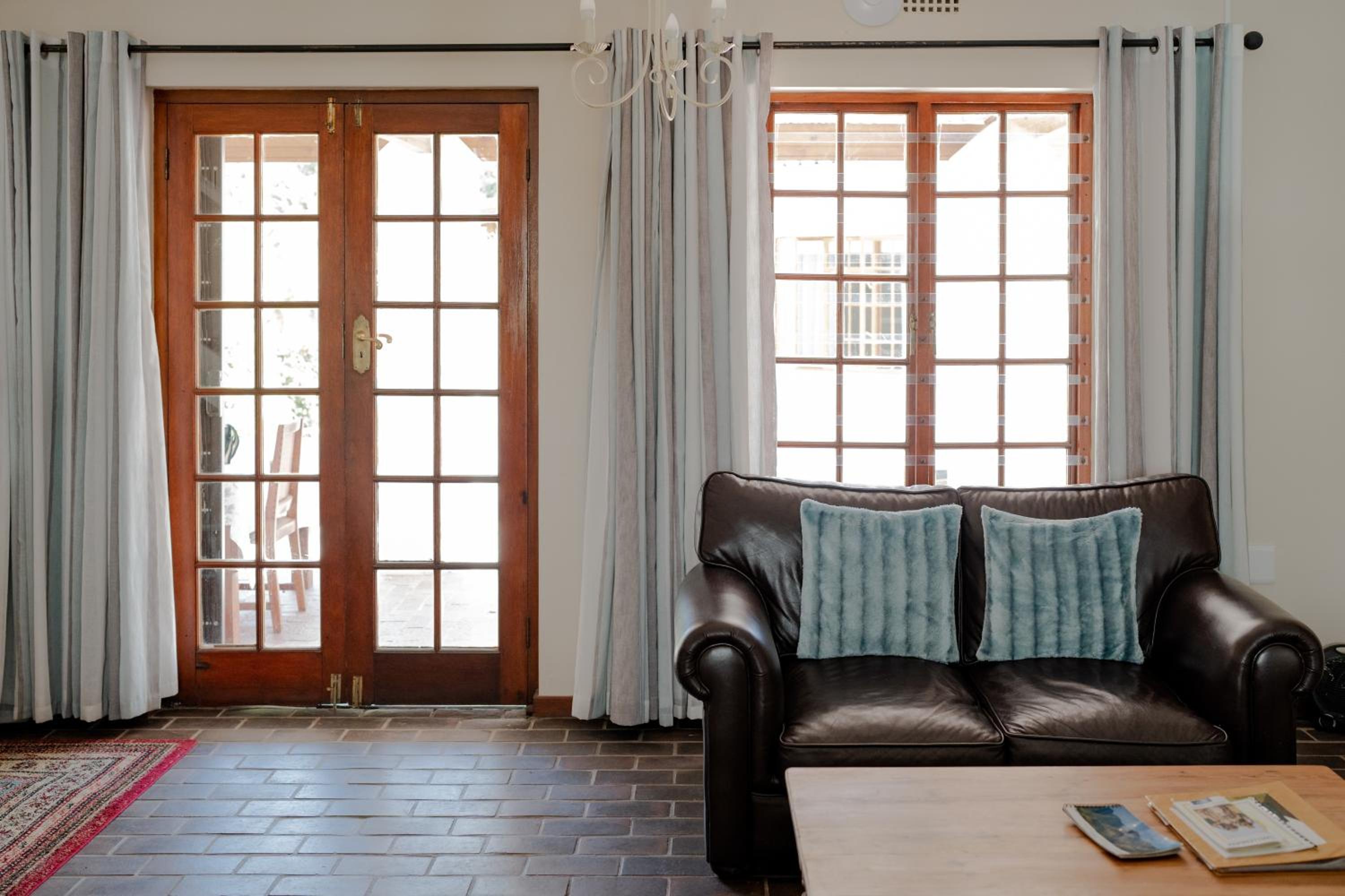 Family Room with Mountain View - Photo 6