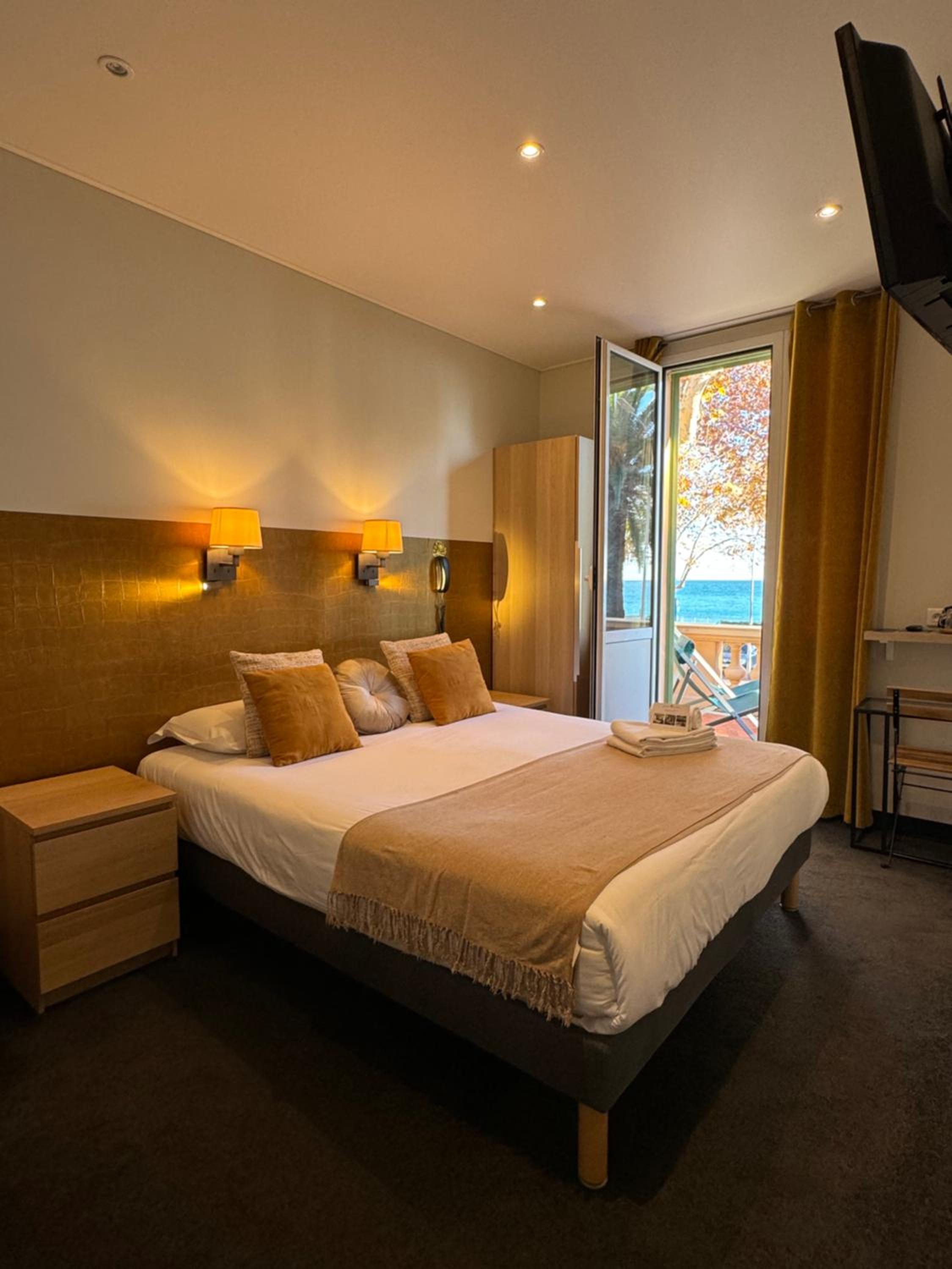 Superior Double Room with Terrace and Sea view  - Photo 3