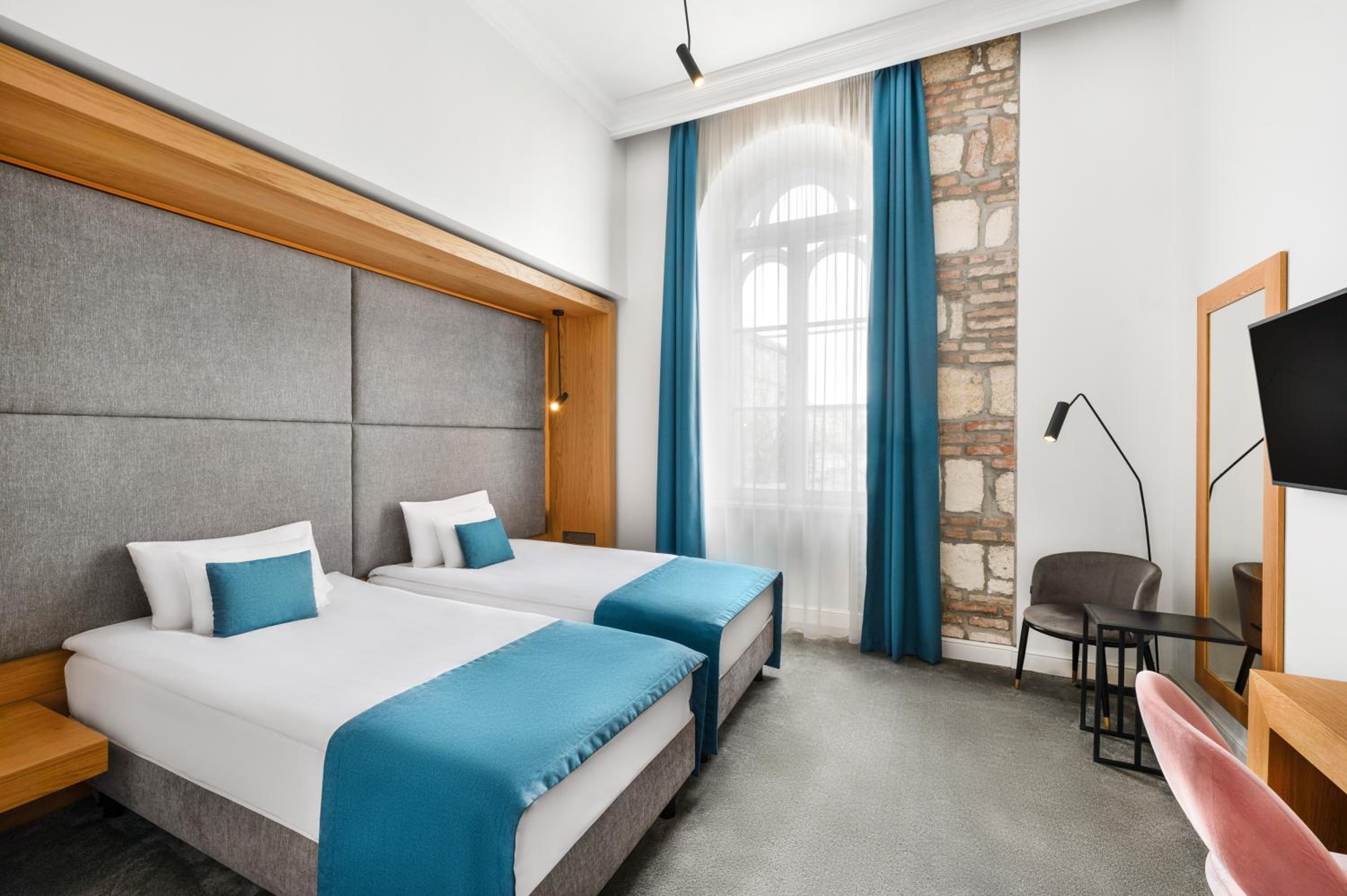 Standard Double or Twin Room - Photo 3