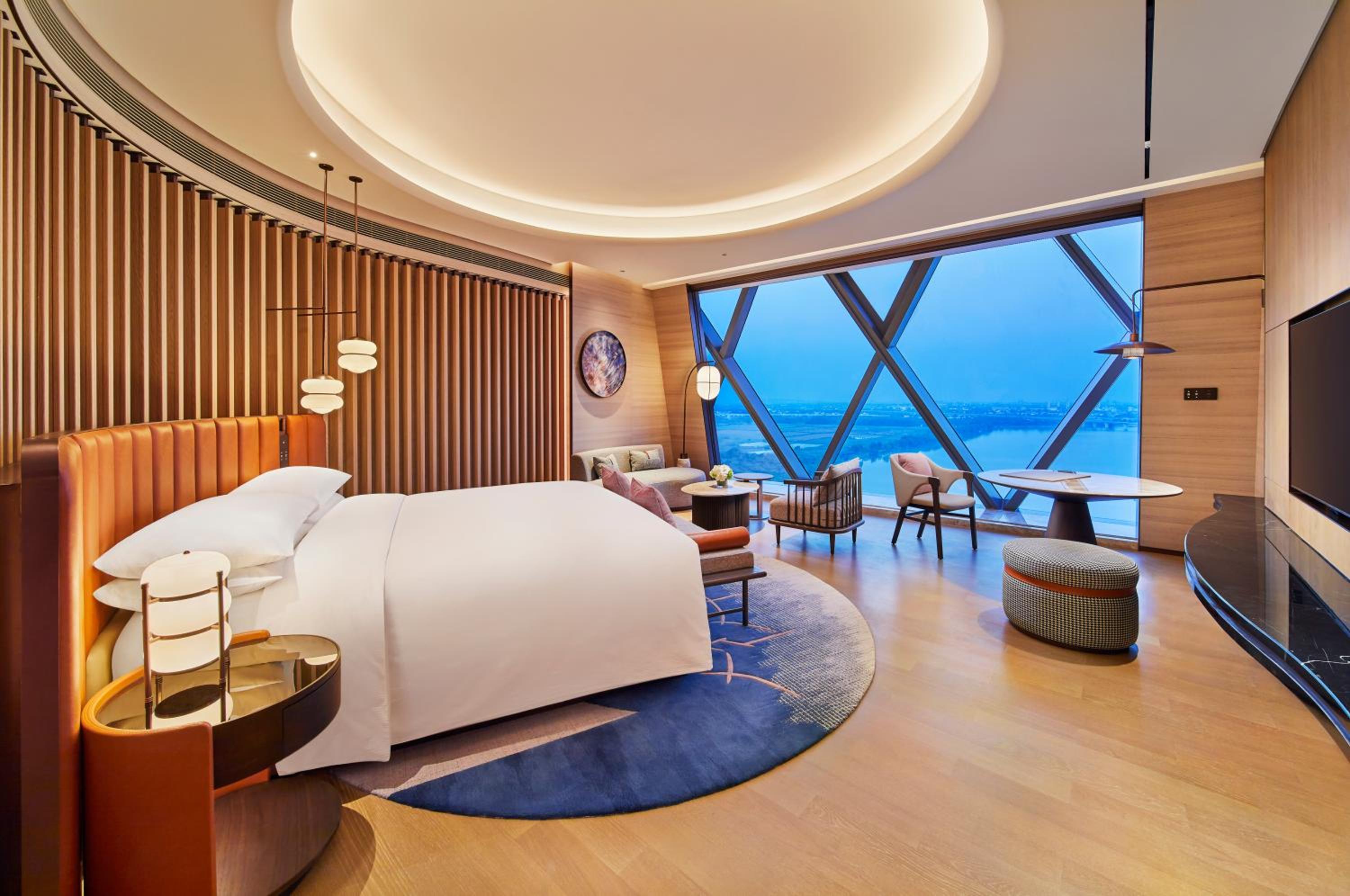 Premium King Room with Lake View photo 2