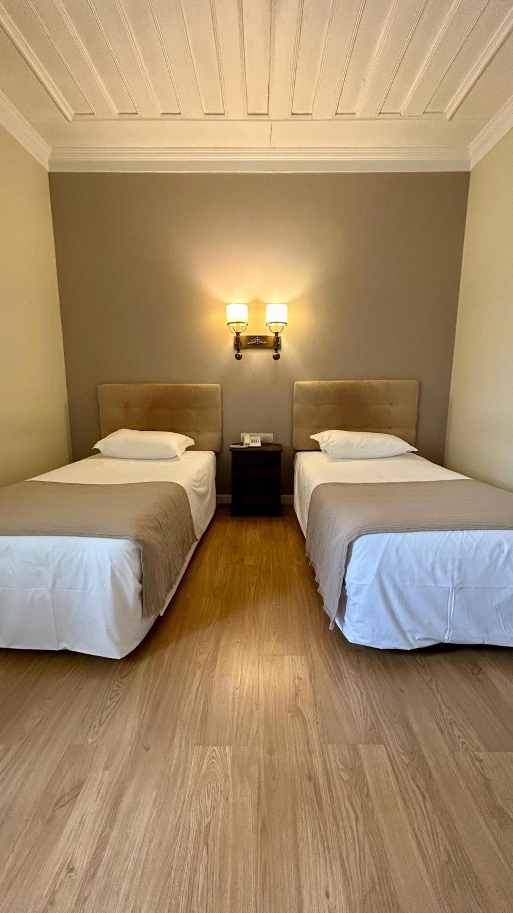 Twin Room - Photo 4